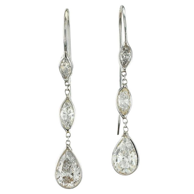 Diamond White Gold Drop Earrings For Sale at 1stDibs