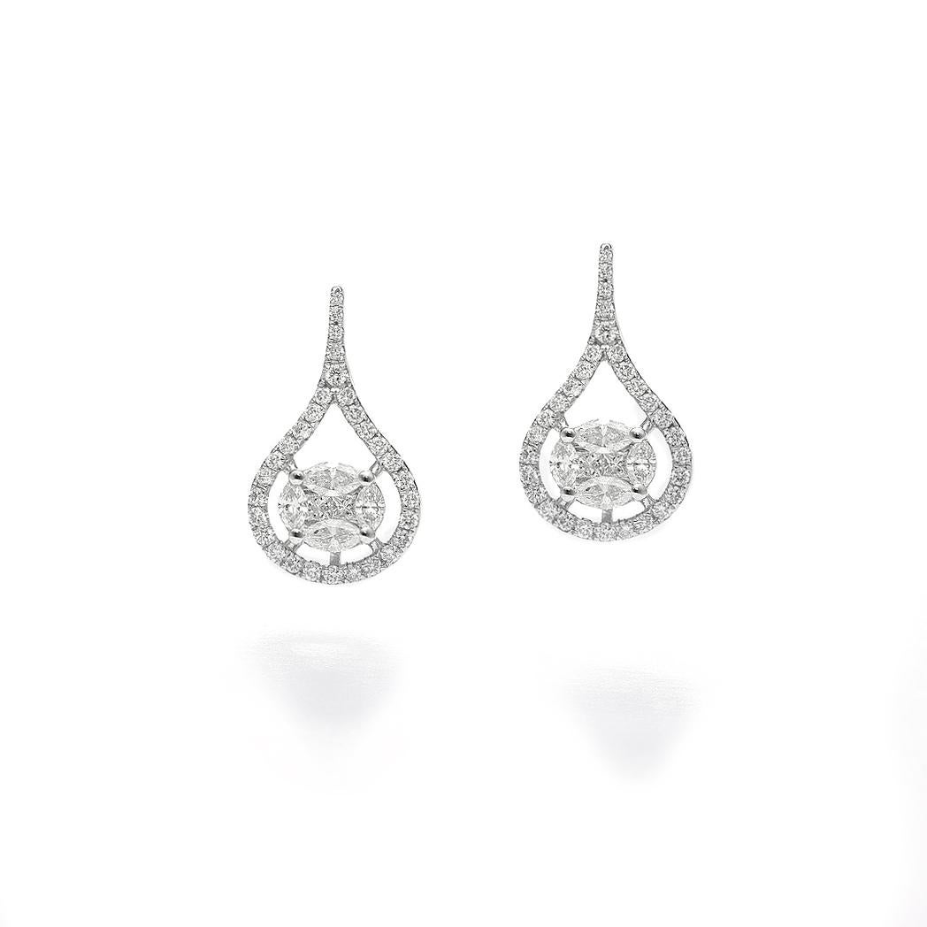 Boucles d'oreilles en or blanc 18 carats serties de 60 diamants de 0,28 ct, 4 diamants taille princesse de 0,08 ct et 8 diamants taille marquise de 0,34 ct   