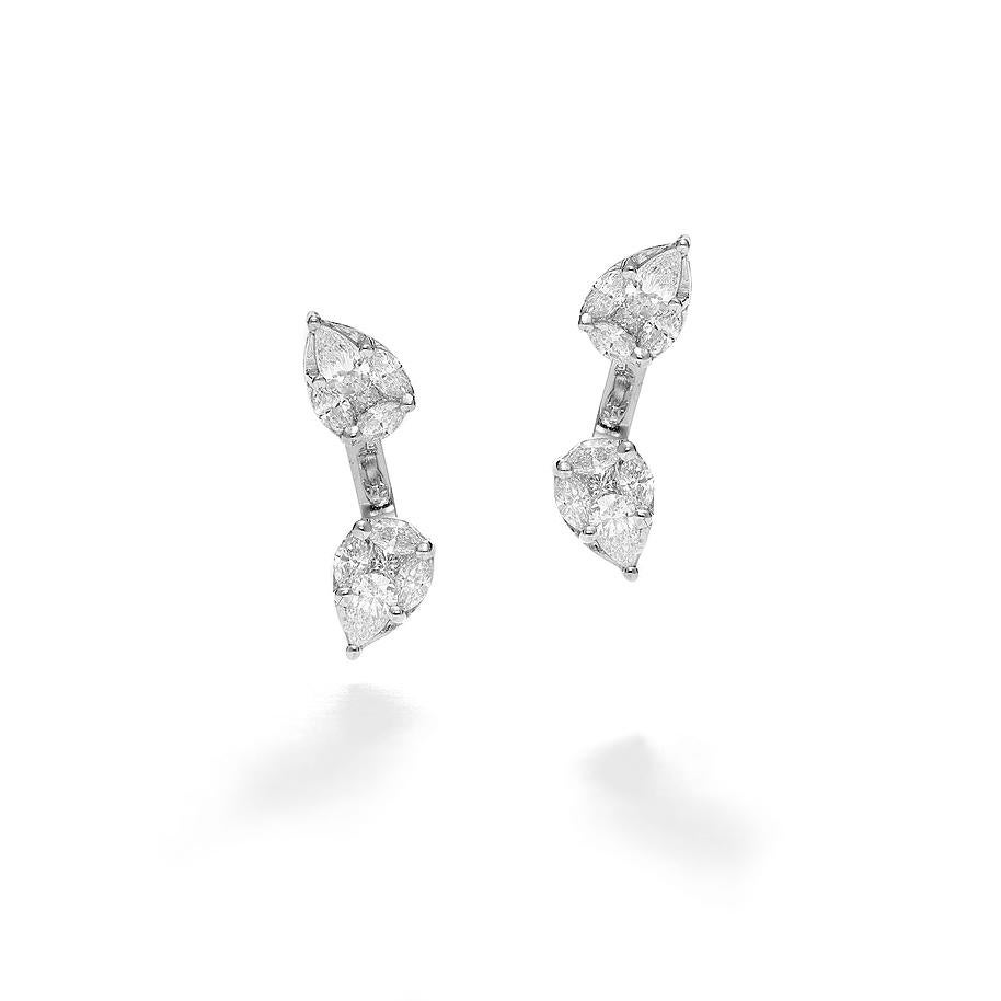 Boucles d'oreilles en or blanc 18 carats serties de 4 diamants taille poire de 0,29 cts, de diamants taille princesse de 0,12 cts et de 12 diamants taille marquise de 0,40 cts   