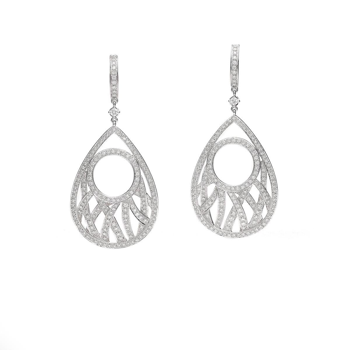 Contemporain Boucles d'oreilles or blanc et diamants en vente