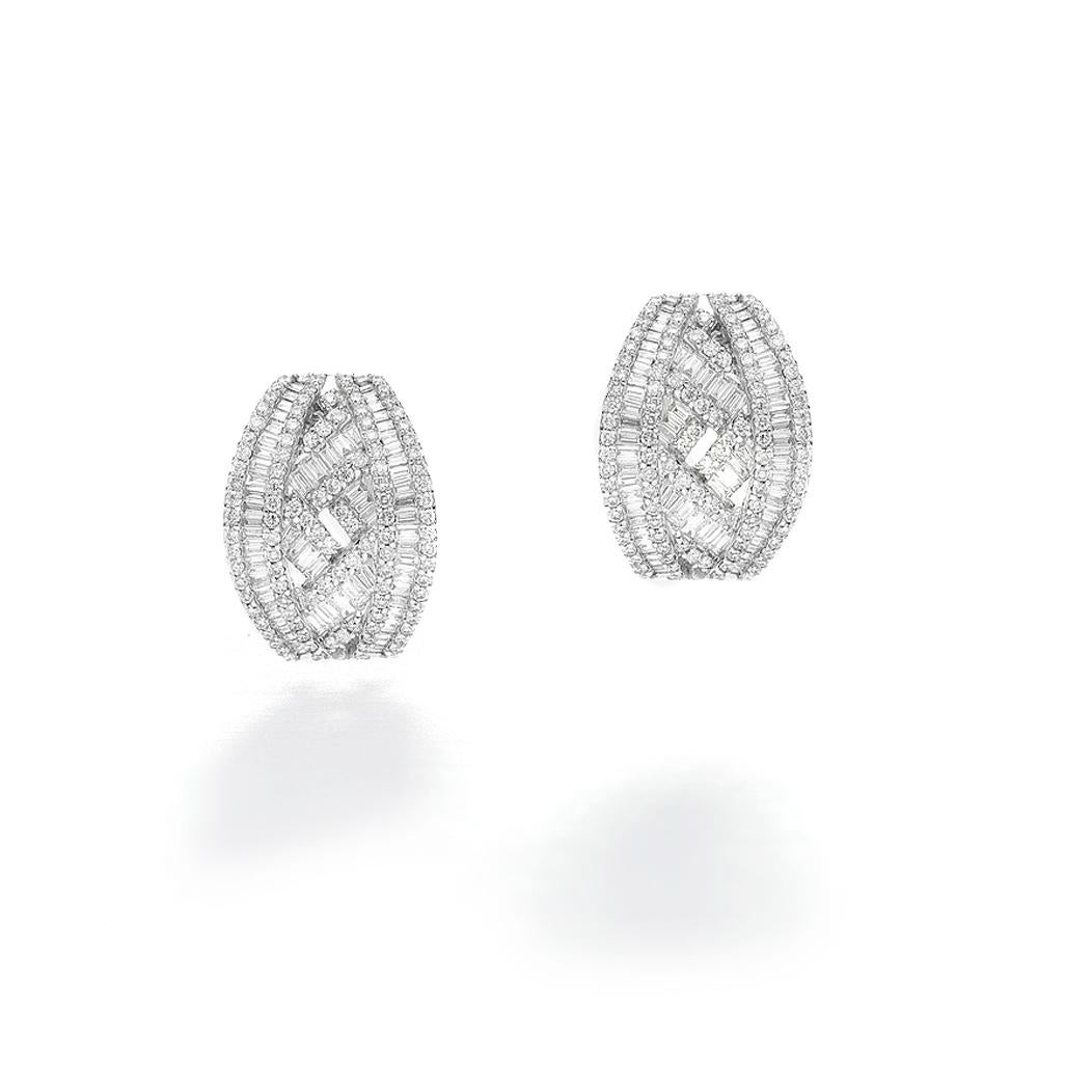 Earrings in 18kt white gold set with 216 diamonds 0.80 cts and 131 baguette cut diamonds 1.07 cts   

Total weight: 9.29 grams