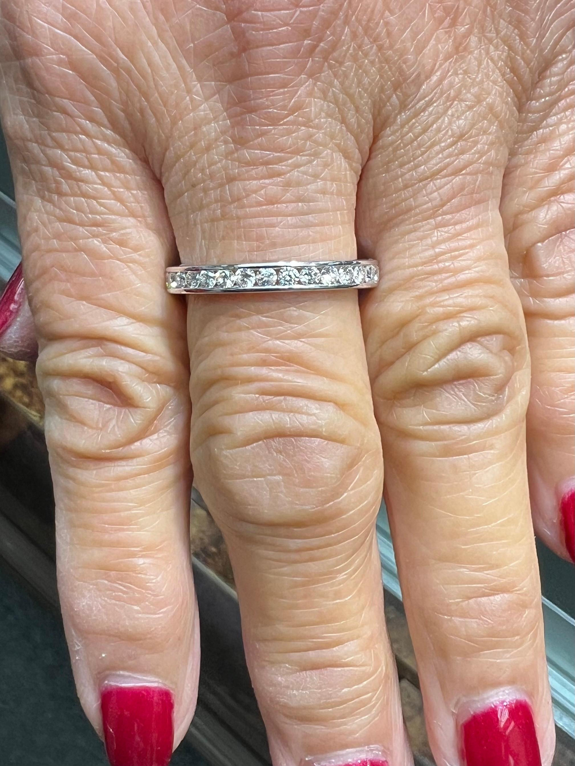 Diamond White Gold Eternity Band Size 8.25 In Good Condition For Sale In Los Angeles, CA