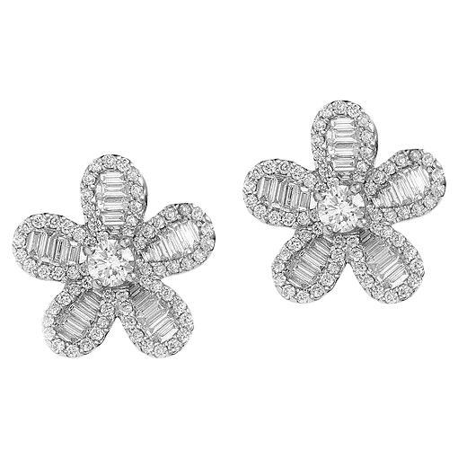 Boucles d'oreilles fleur en or blanc et diamants en vente