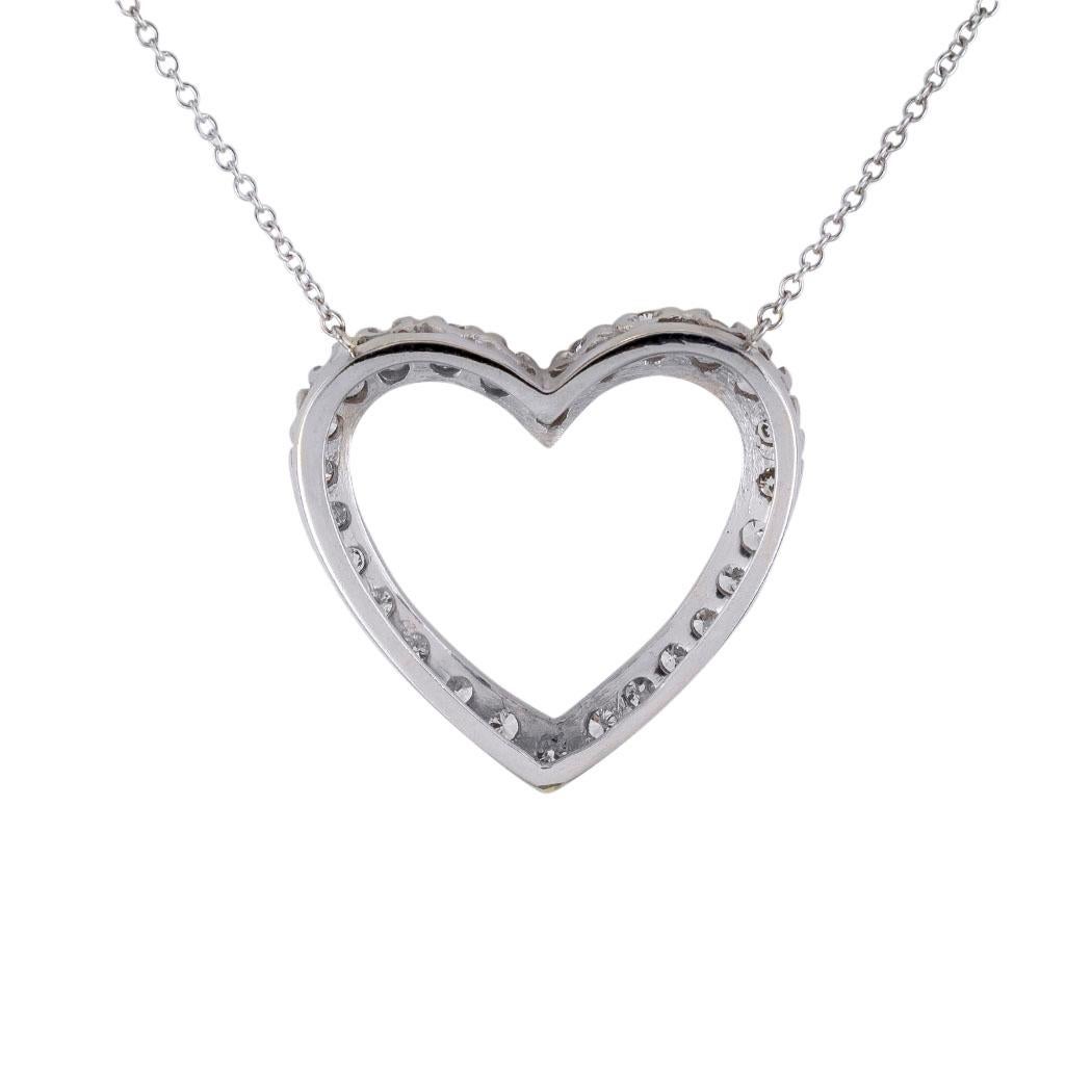 Diamond White Gold Heart Shaped Pendant Necklace In Good Condition In Los Angeles, CA