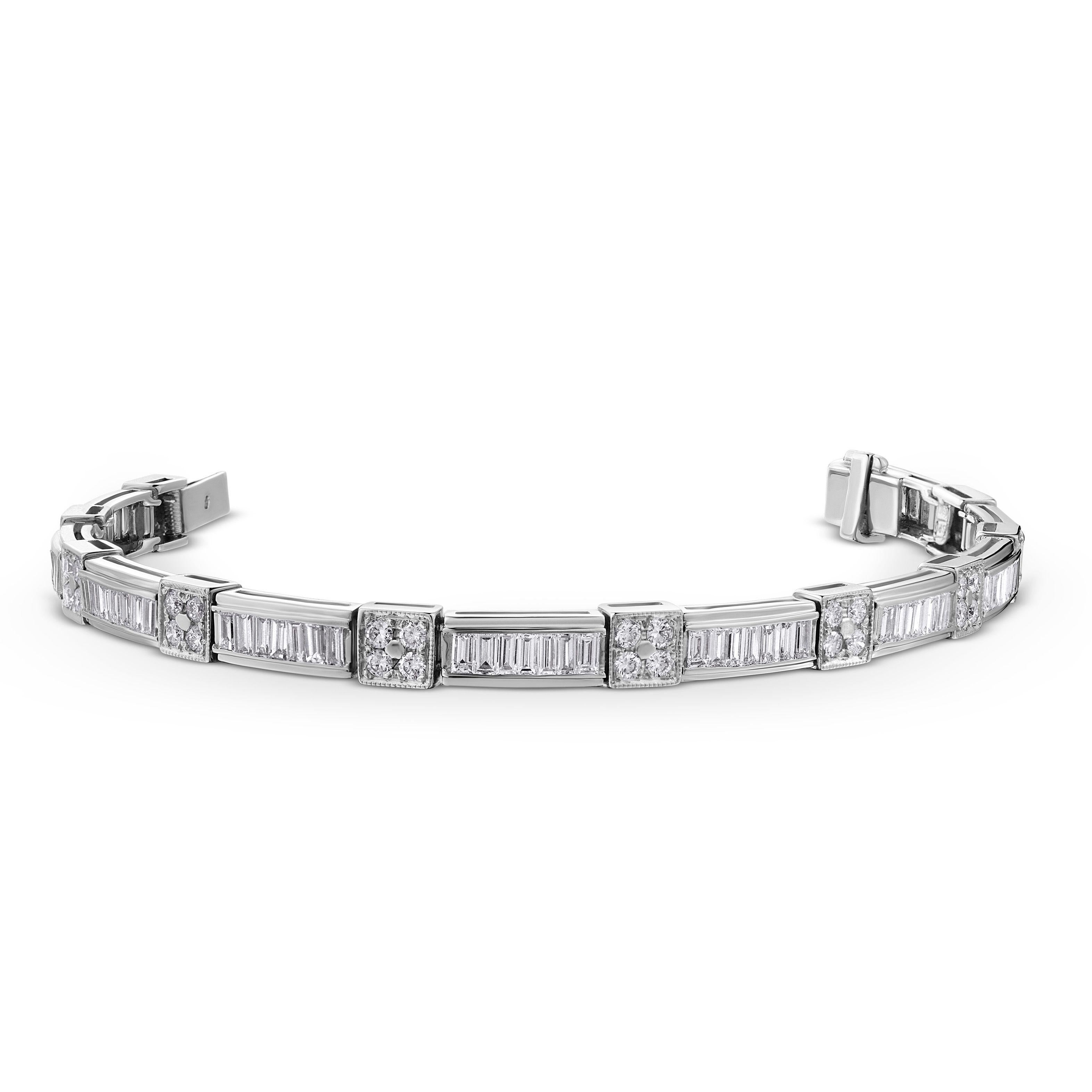 Taille mixte Bracelet semi-articulé Estate Fine Jewelry en or blanc et diamants en vente