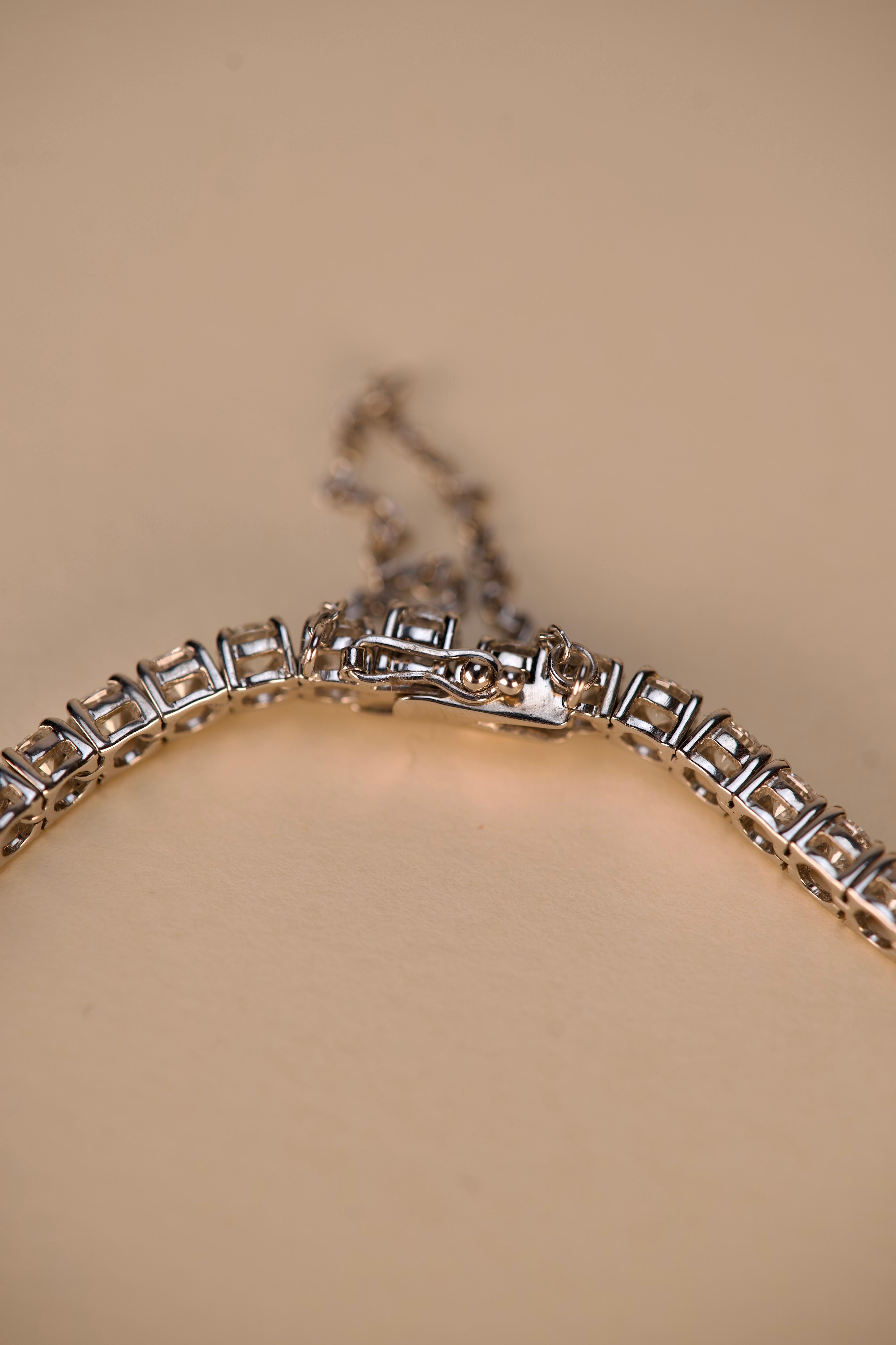 Pulsera de tenis de oro blanco con diamantes en venta 1