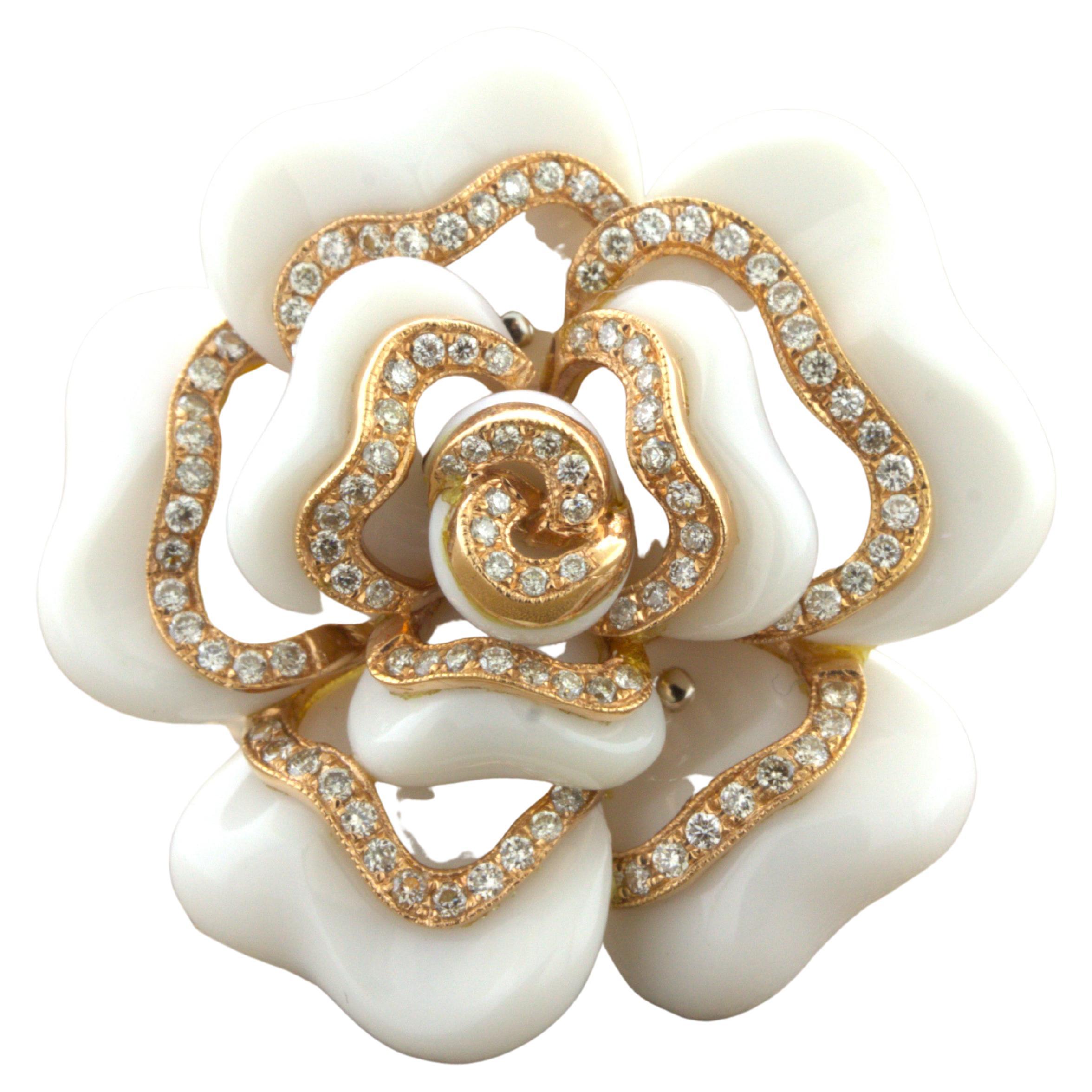 Bague Cocktail Fleur de Camélia en or rose 18 carats Diamant-Onyx blanc en vente