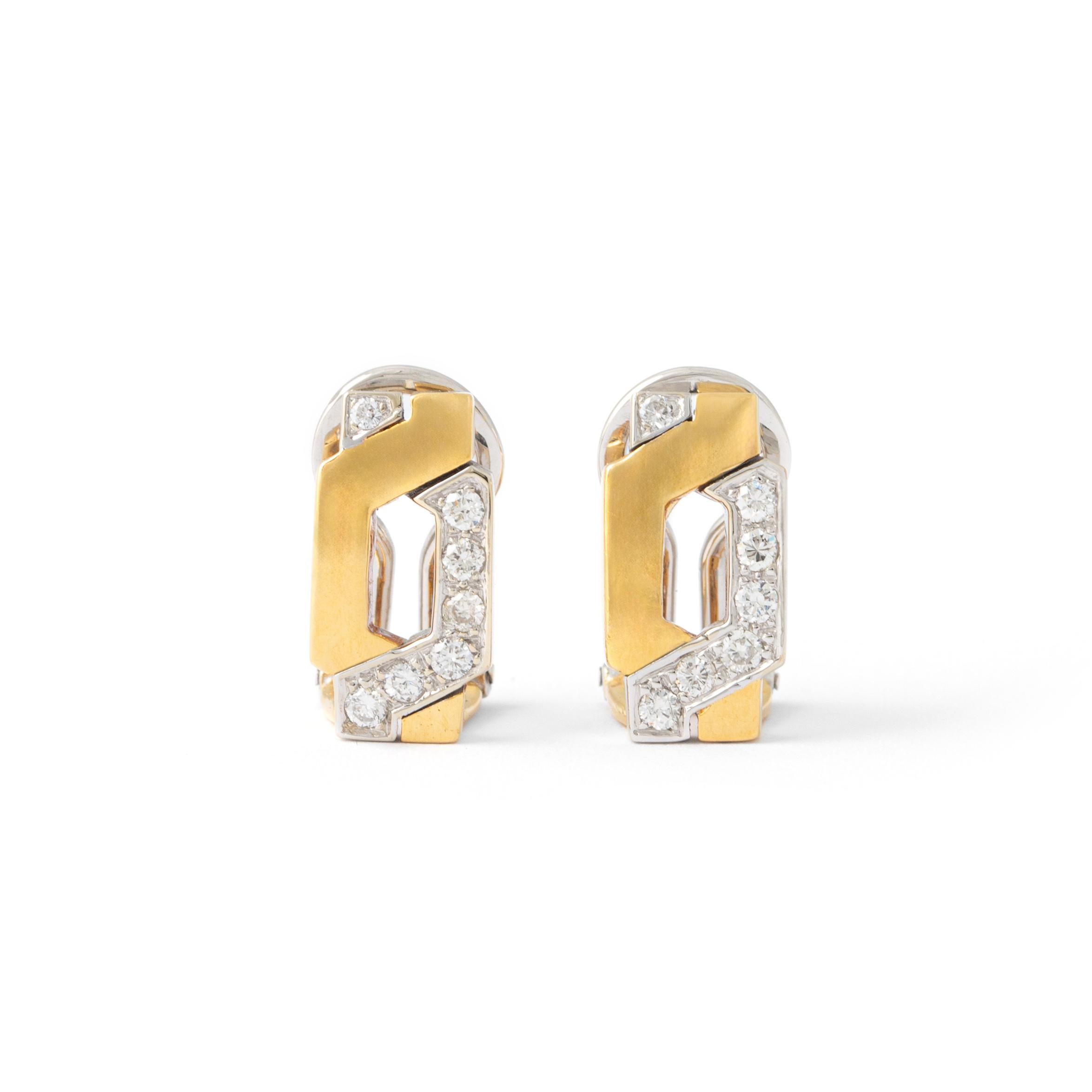 Introducing our Diamond White and Yellow Gold 18K Ear Clips—an elegant fusion of sophistication and versatility. Each ear clip features 7 round-cut diamonds, totaling 0.31 carats, set in a radiant display of 18K white and yellow gold. The diamonds,