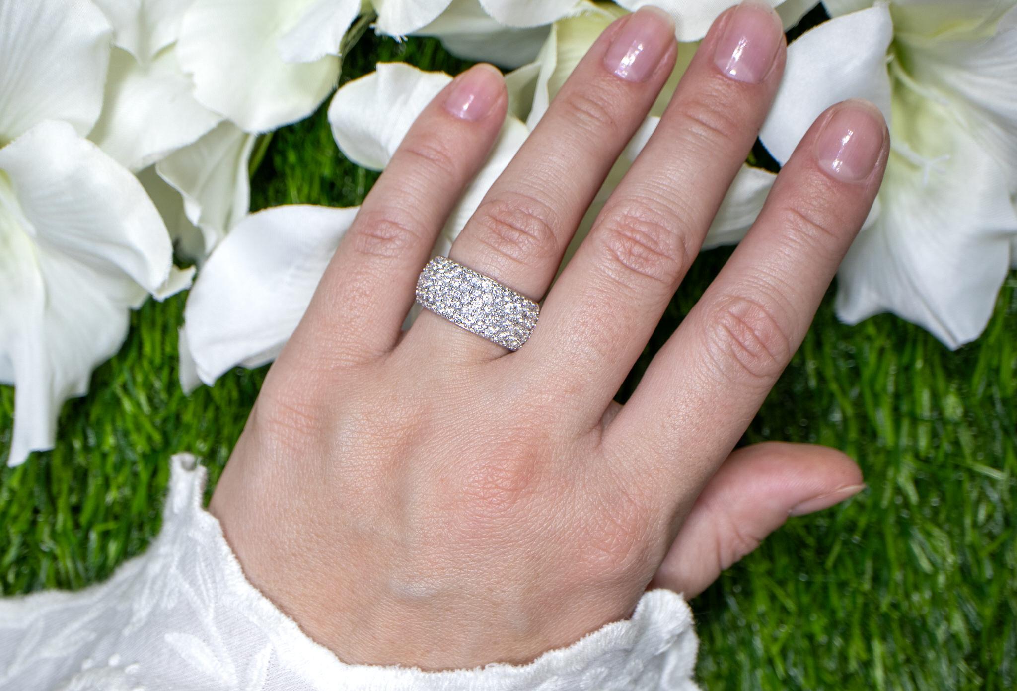 It comes with the Gemological Appraisal by GIA GG/AJP
All Gemstones are Natural
Diamonds = 1.75 Carats
Metal: 18K White Gold
Ring Size: 6.25* US
*It can be resized complimentary