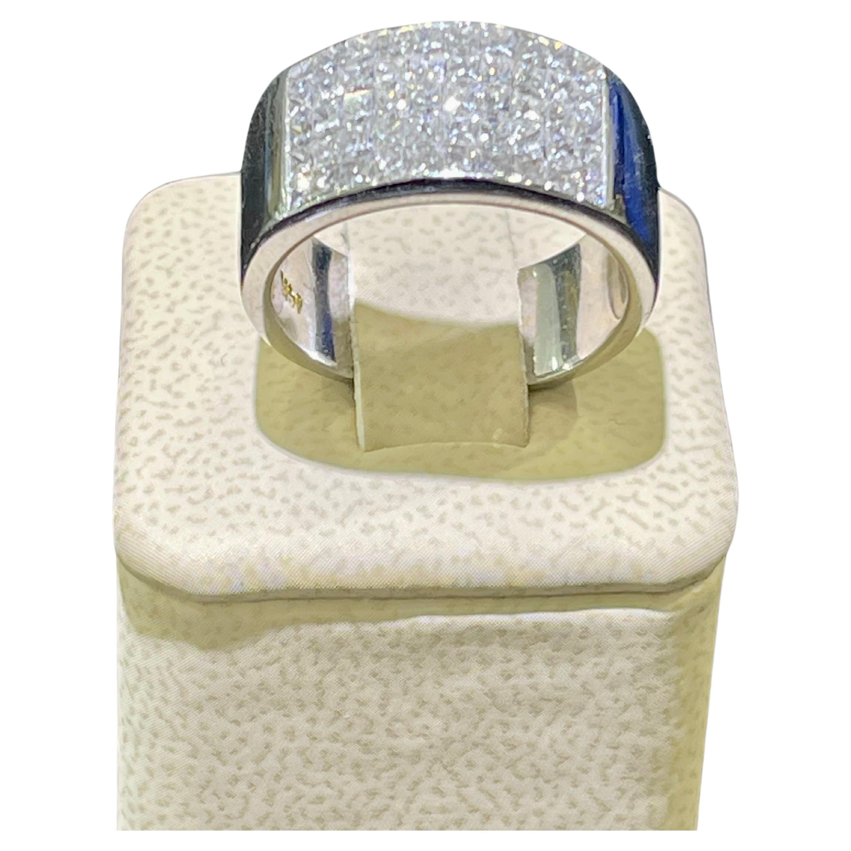 Diamantring mit breitem Bandpavé-Ring aus 14k Weißgold 