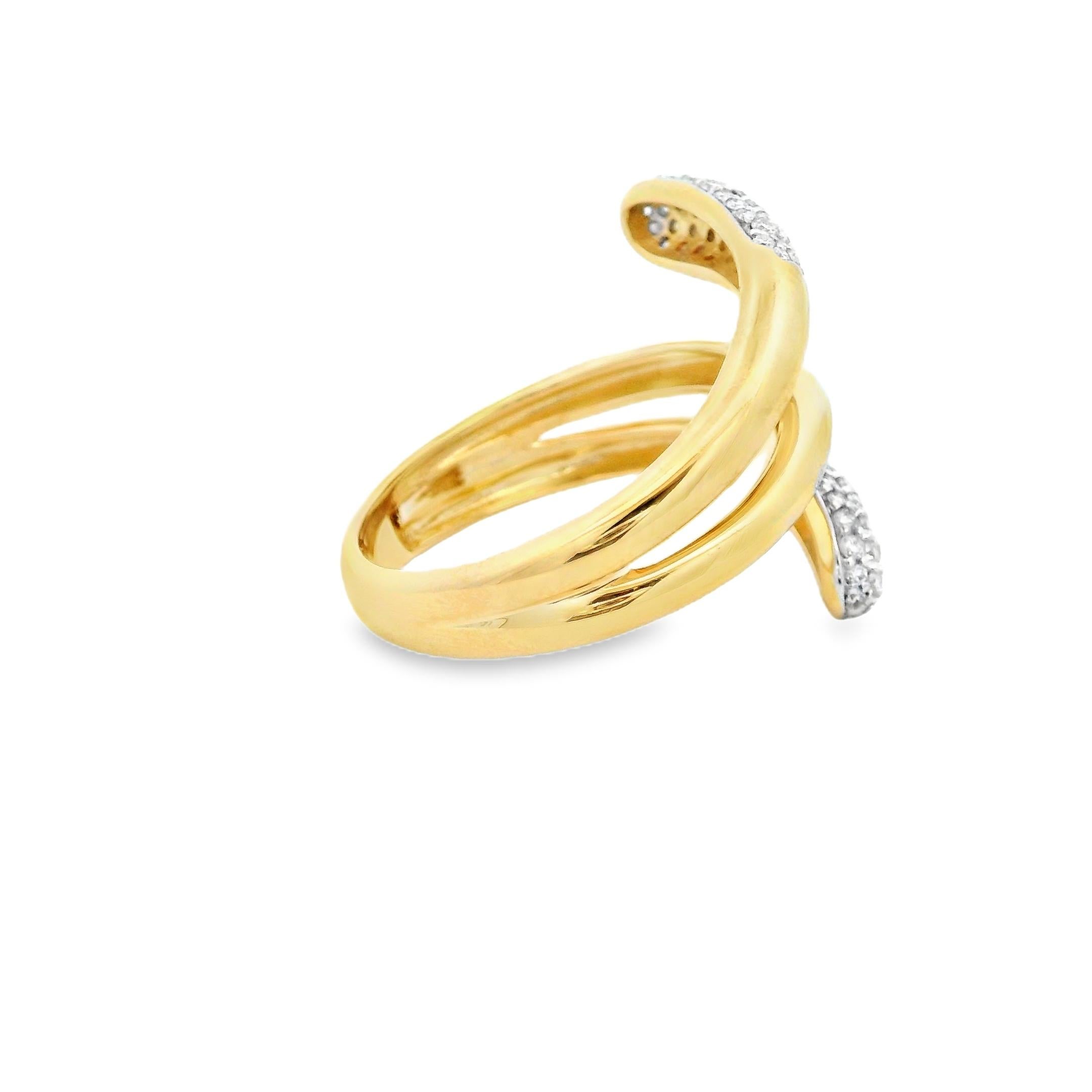 Bague à large bande diamantée en or jaune 14K avec 0.50 carats Taille 7 en vente 1