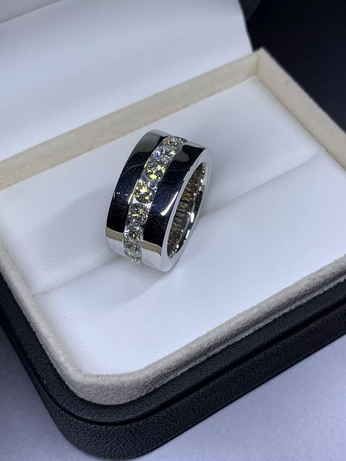 Breiter Diamant-Verlobungsring aus 18 Karat Weißgold. für Damen oder Herren im Angebot