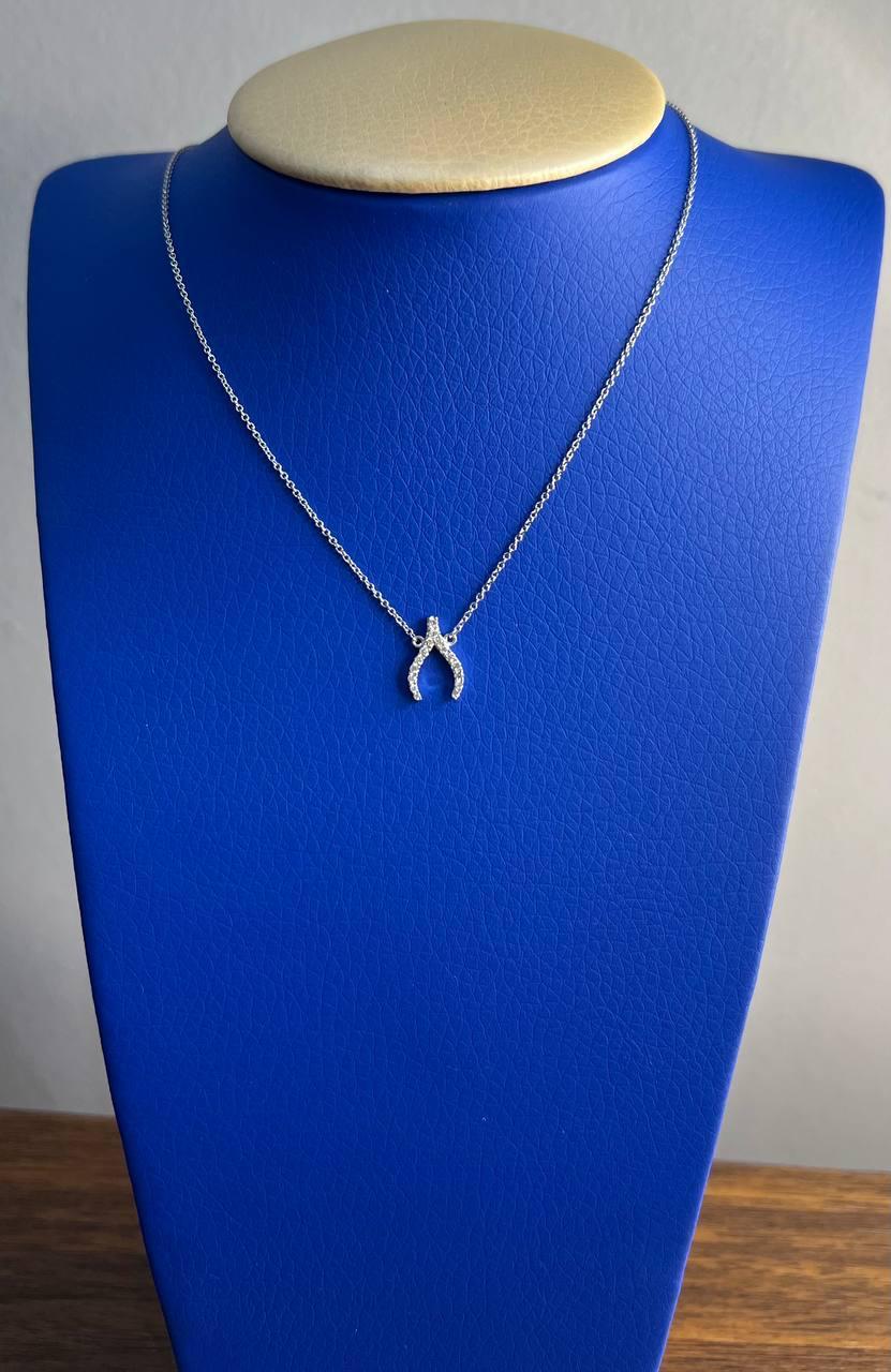 Chaîne collier pendentif en or blanc 18 carats à motif de chevrons en vente 5
