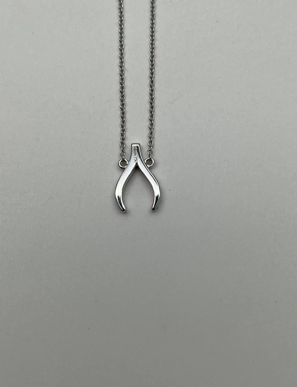 Chaîne collier pendentif en or blanc 18 carats à motif de chevrons Neuf - En vente à Oakton, VA