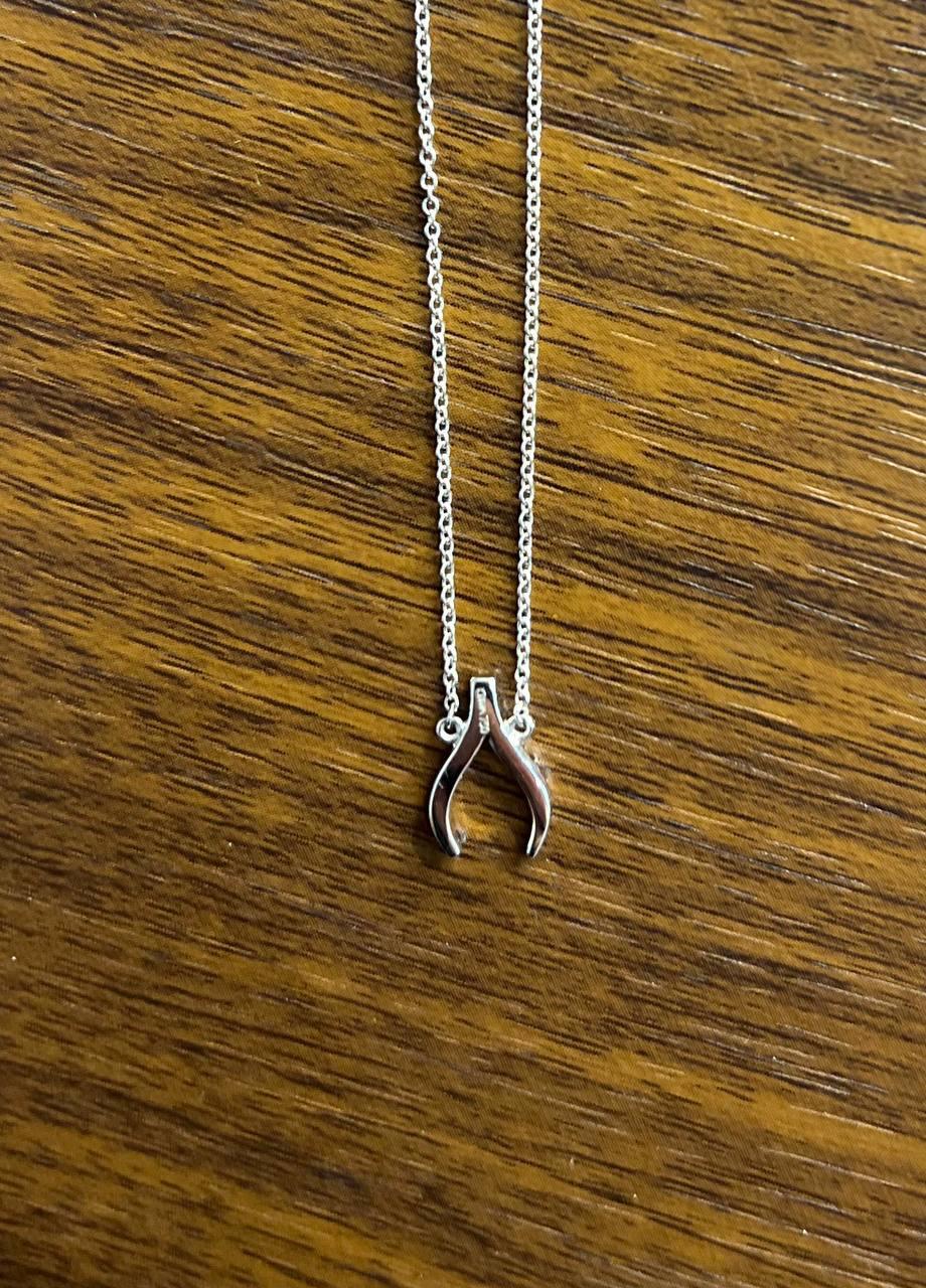 Chaîne collier pendentif en or blanc 18 carats à motif de chevrons en vente 2