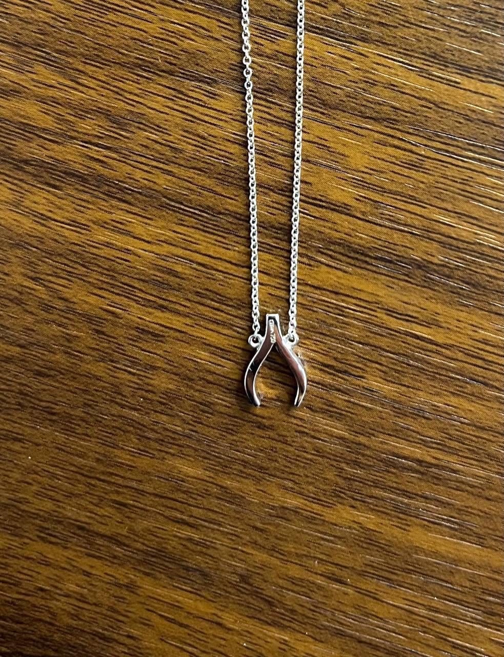 Chaîne collier pendentif en or blanc 18 carats à motif de chevrons en vente 3