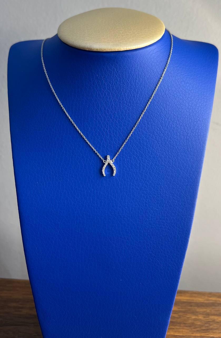 Chaîne collier pendentif en or blanc 18 carats à motif de chevrons en vente 4