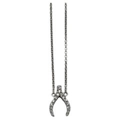 Diamant-Halskette mit Diamant- Wishbone-Symbolmotiv aus 18 Karat Weißgold mit Anhänger