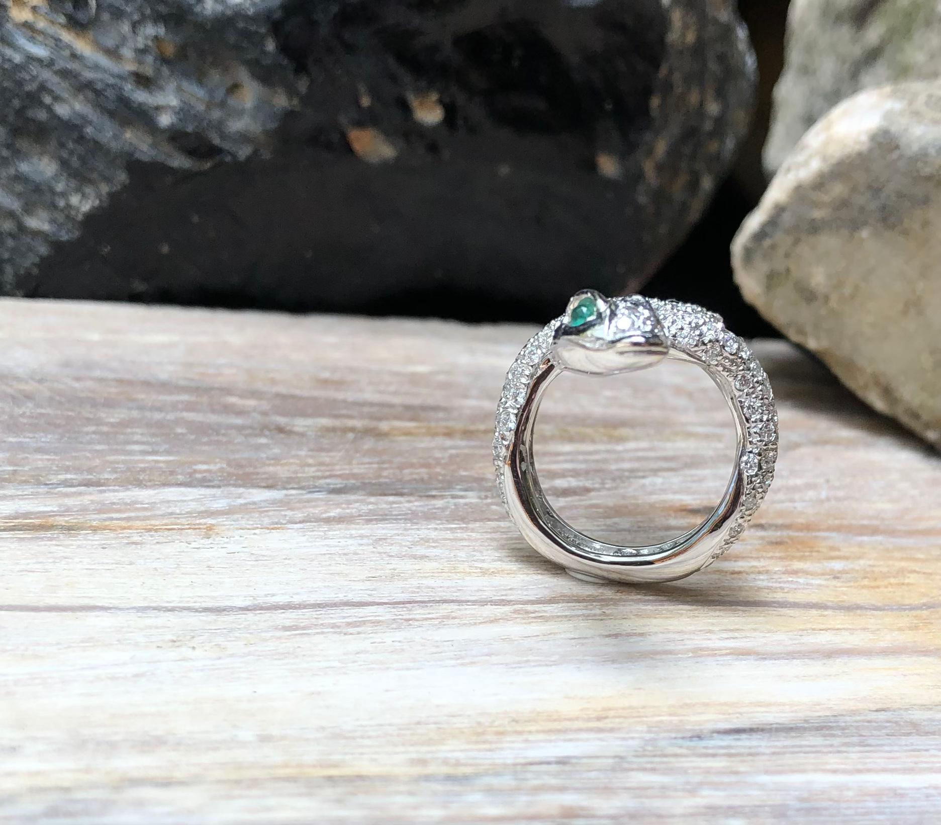 Diamant mit Cabochon-Smaragd-Schlangenring in 18 Karat Weißgoldfassung im Angebot 4