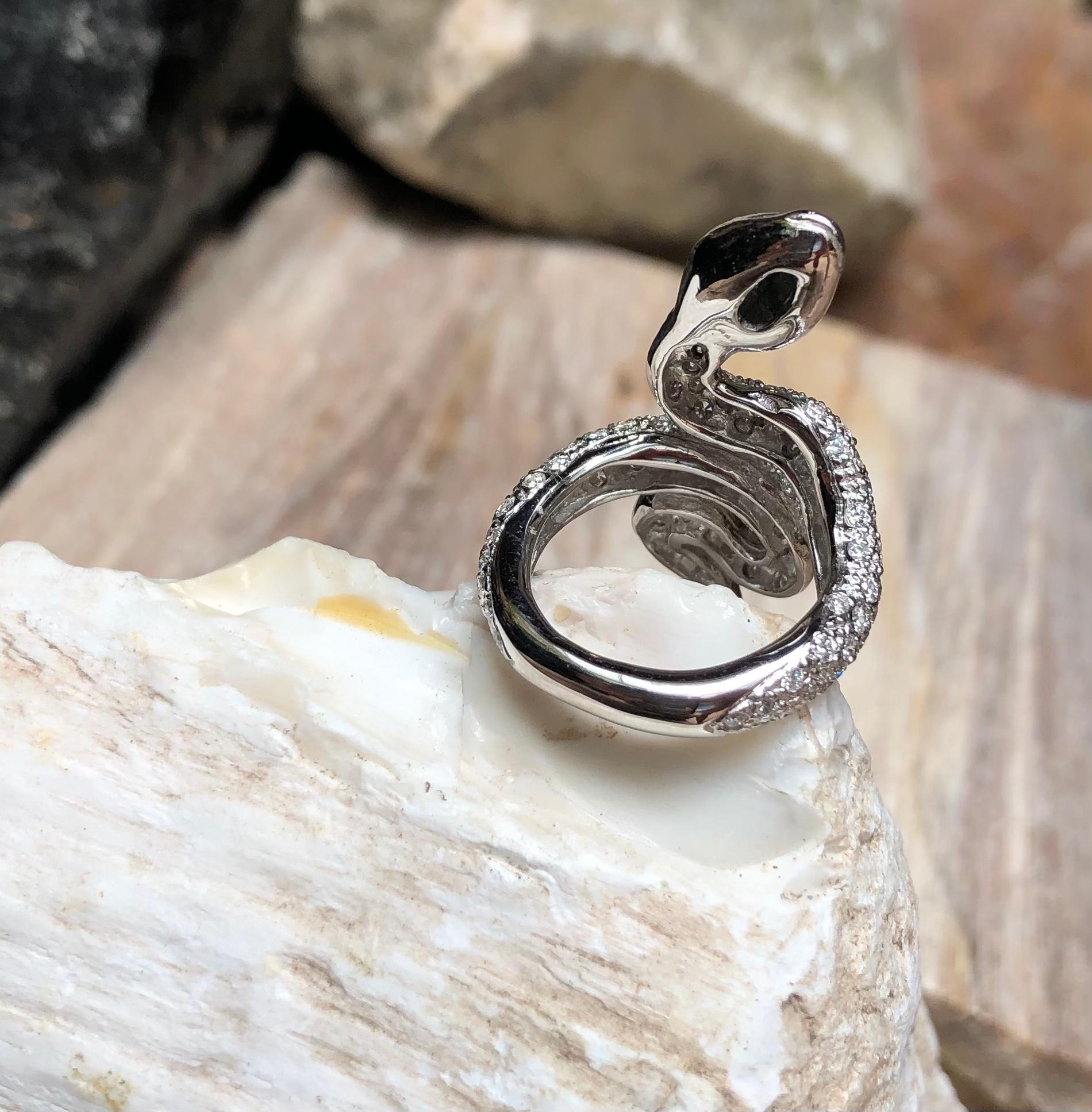 Diamant mit Cabochon-Smaragd-Schlangenring in 18 Karat Weißgoldfassung im Angebot 8