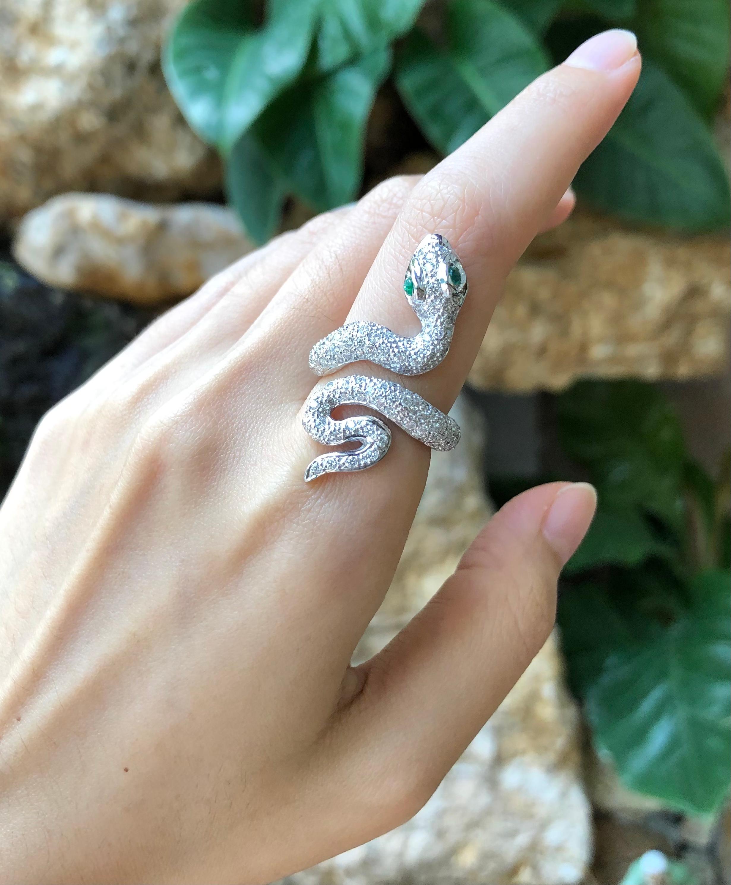 Diamant mit Cabochon-Smaragd-Schlangenring in 18 Karat Weißgoldfassung im Angebot 1
