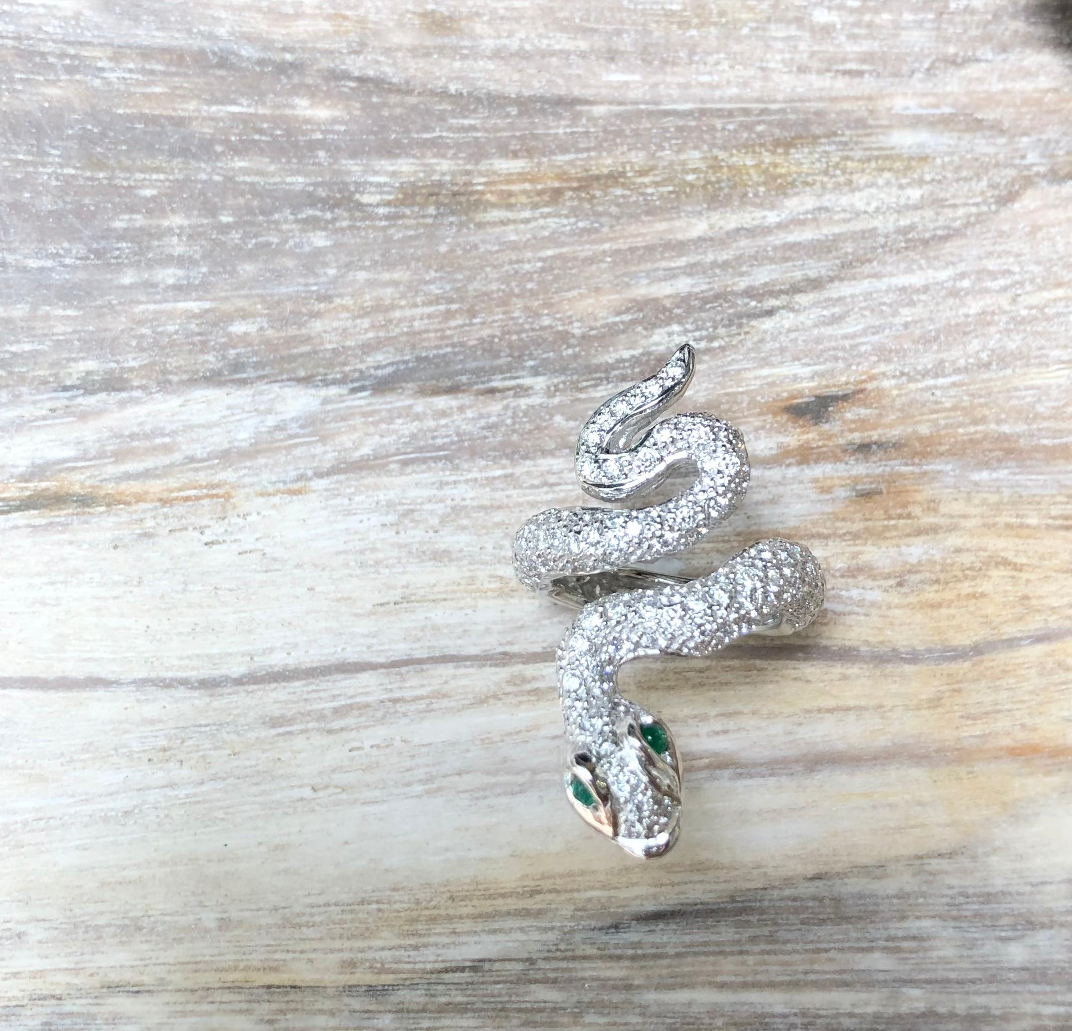 Diamant mit Cabochon-Smaragd-Schlangenring in 18 Karat Weißgoldfassung im Angebot 2