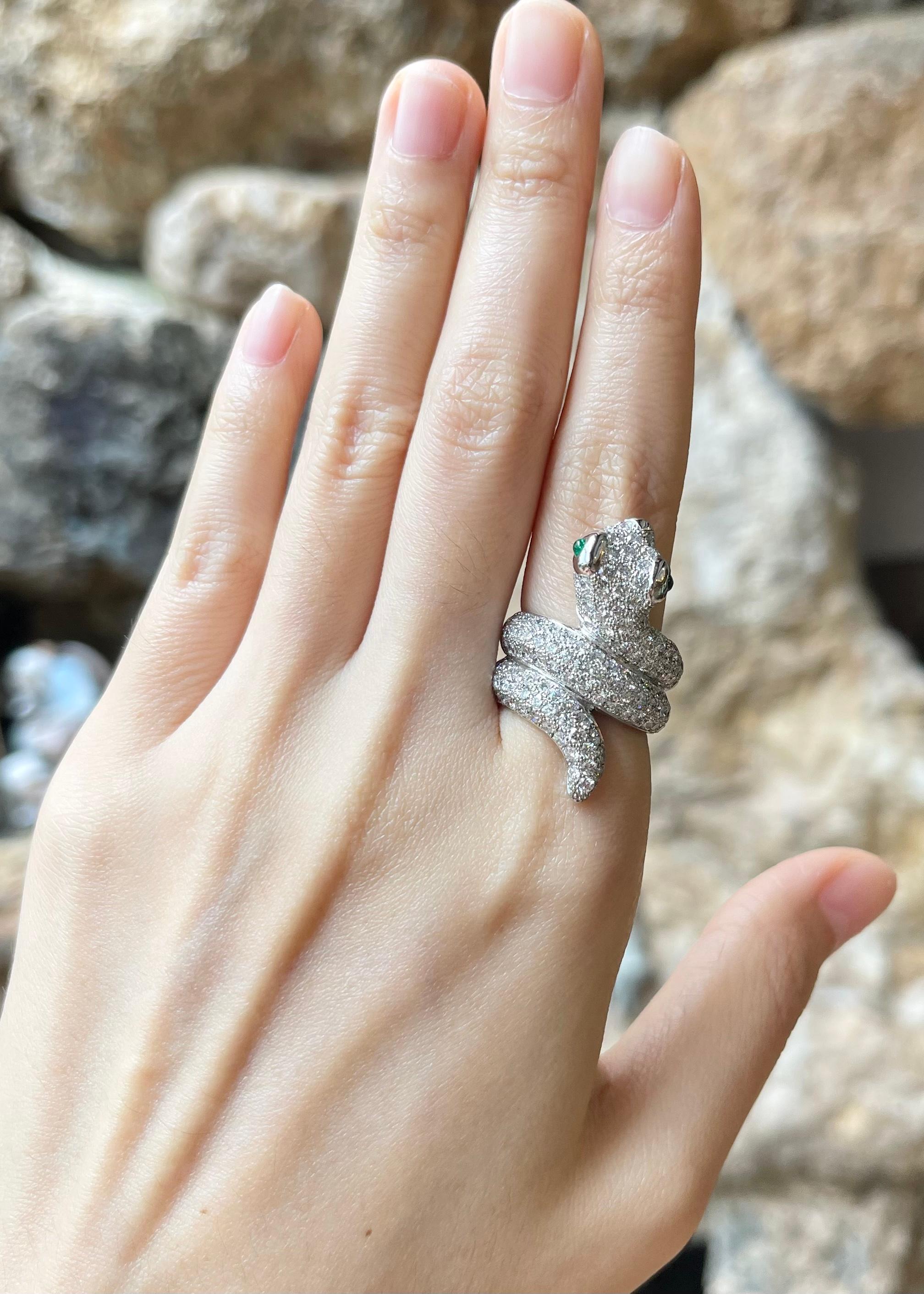 Diamond with Cabochon Emerald Snake Ring set in 18K White Gold Settings For Sale 1