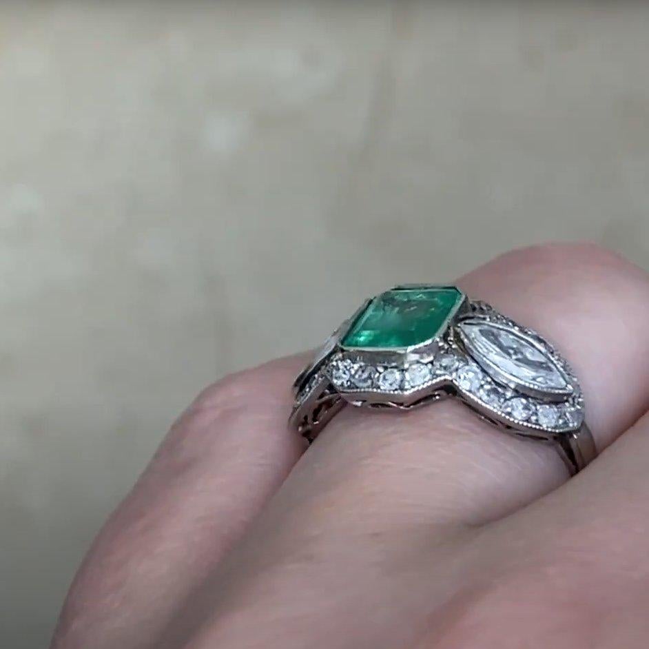Donna Anello con diamante e smeraldo, epoca metà secolo (circa 1 carato), platino in vendita