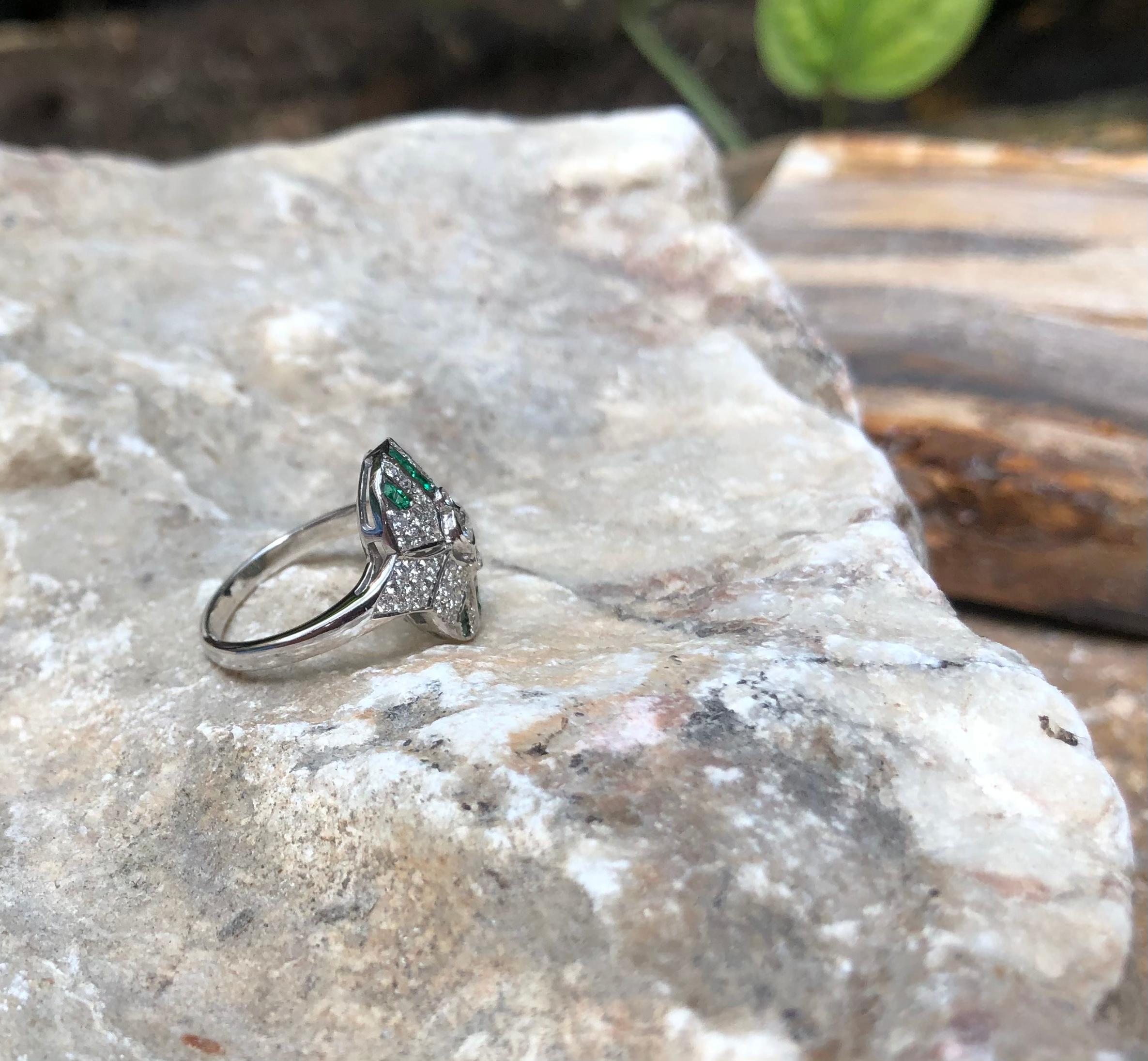 Diamantring mit Smaragd in 18 Karat Weißgold gefasst im Angebot 4