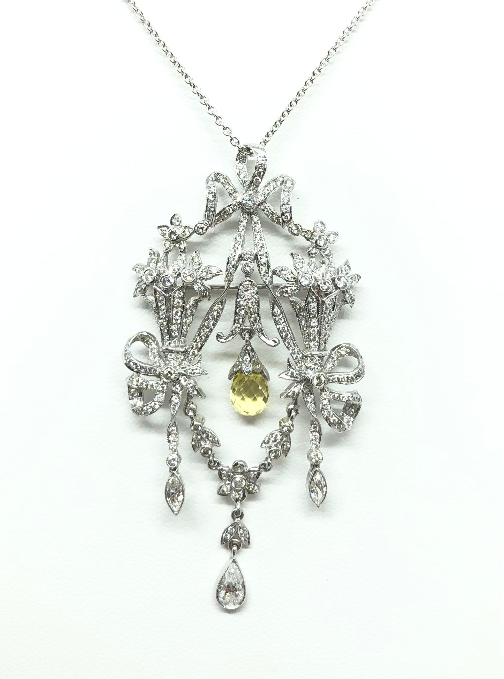 Diamant 1,28 Karat mit gelbem Saphir 1,78 Karat Brosche/Anhänger in 18 Karat Weißgold gefasst
(Kette nicht enthalten)

Breite: 3.2 cm 
Länge: 6,0 cm
Gesamtgewicht: 9,59 Gramm

