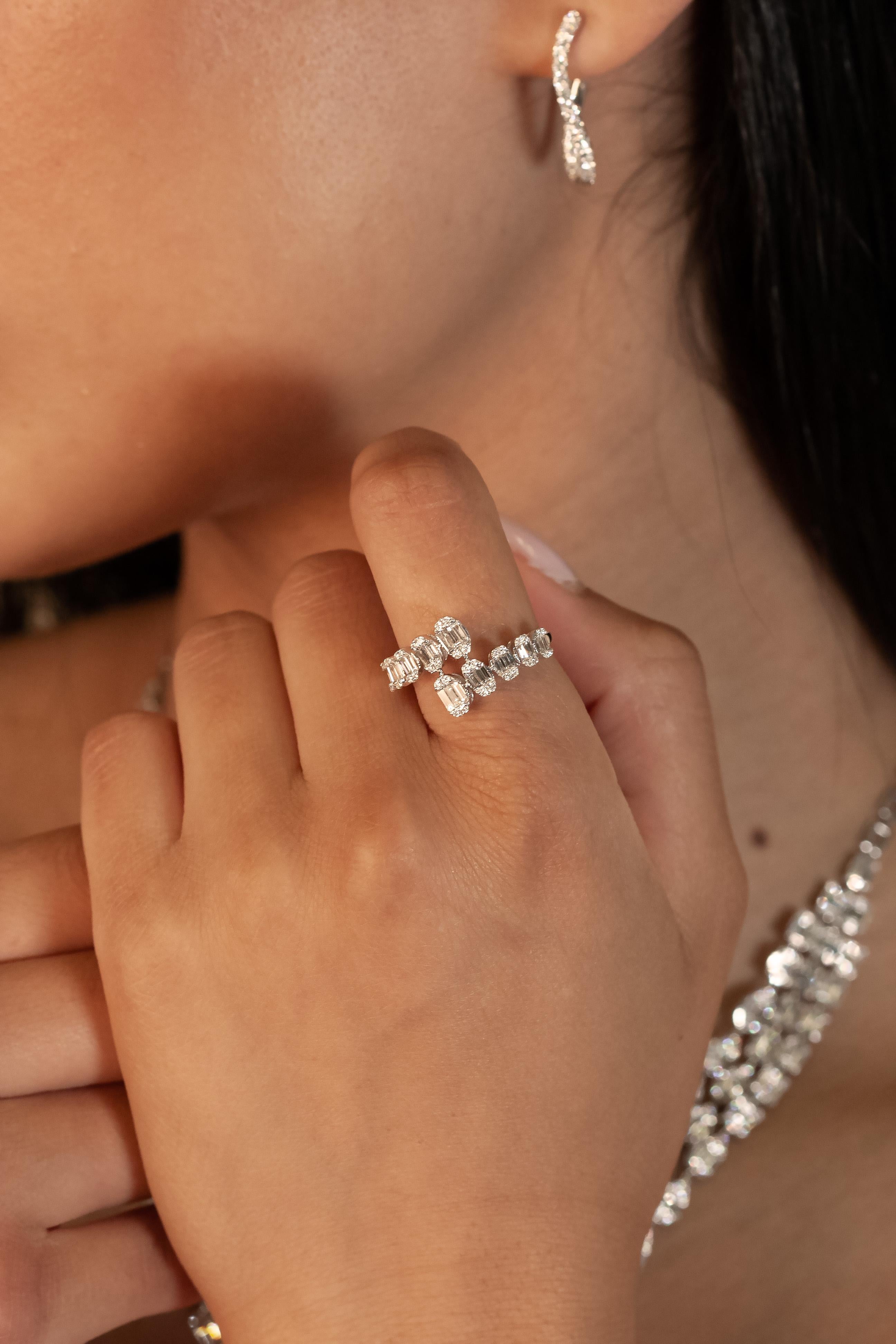 -18K White Gold 

-22 Baguettes = 0.52 cts. 

-40 Round Diamonds = 0.17 cts. 

-0.69 cts. 

-Size 6.5 