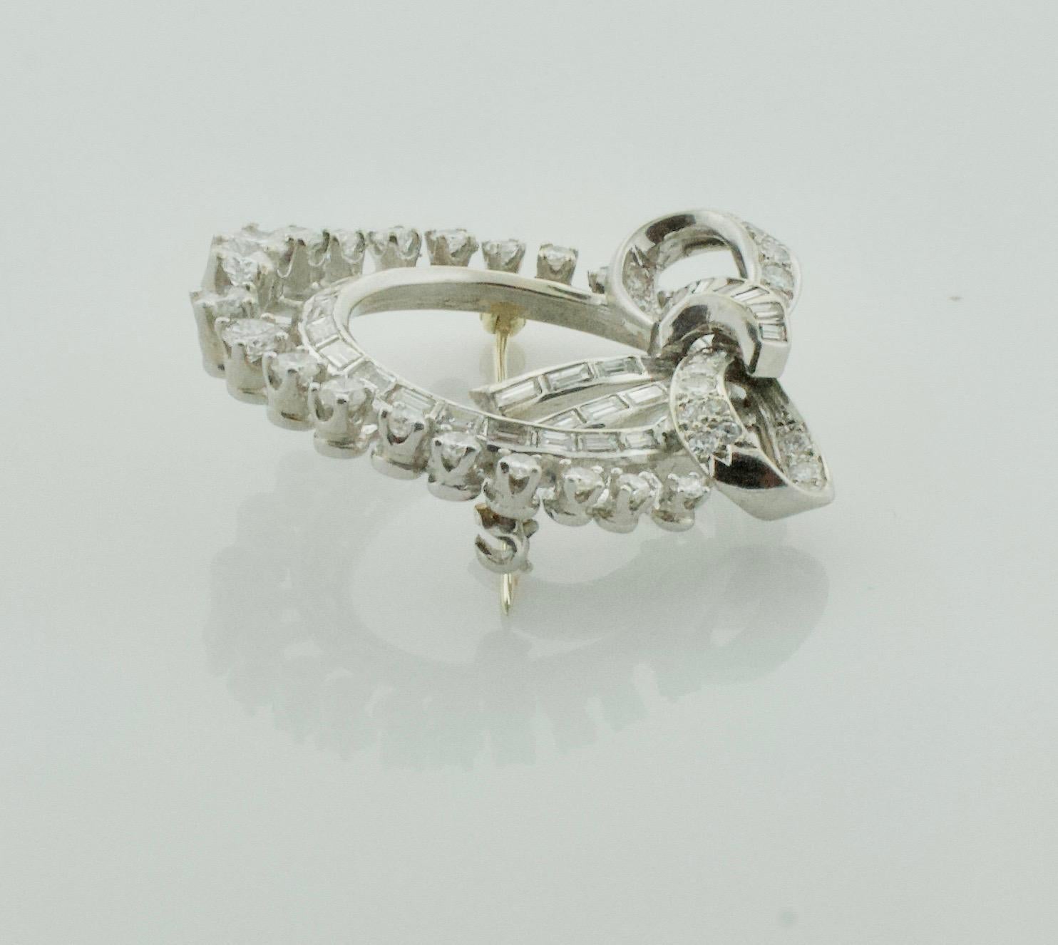 Diamond Wreath Brooch- Necklace, circa 1940s 4.10 Carat in White Gold For Sale 2