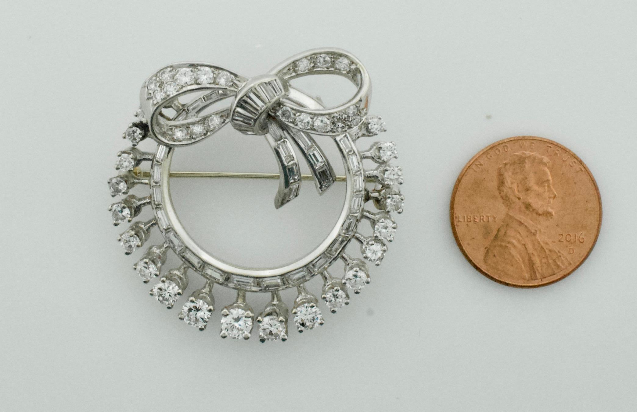 Diamond Wreath Brooch- Necklace, circa 1940s 4.10 Carat in White Gold For Sale 3