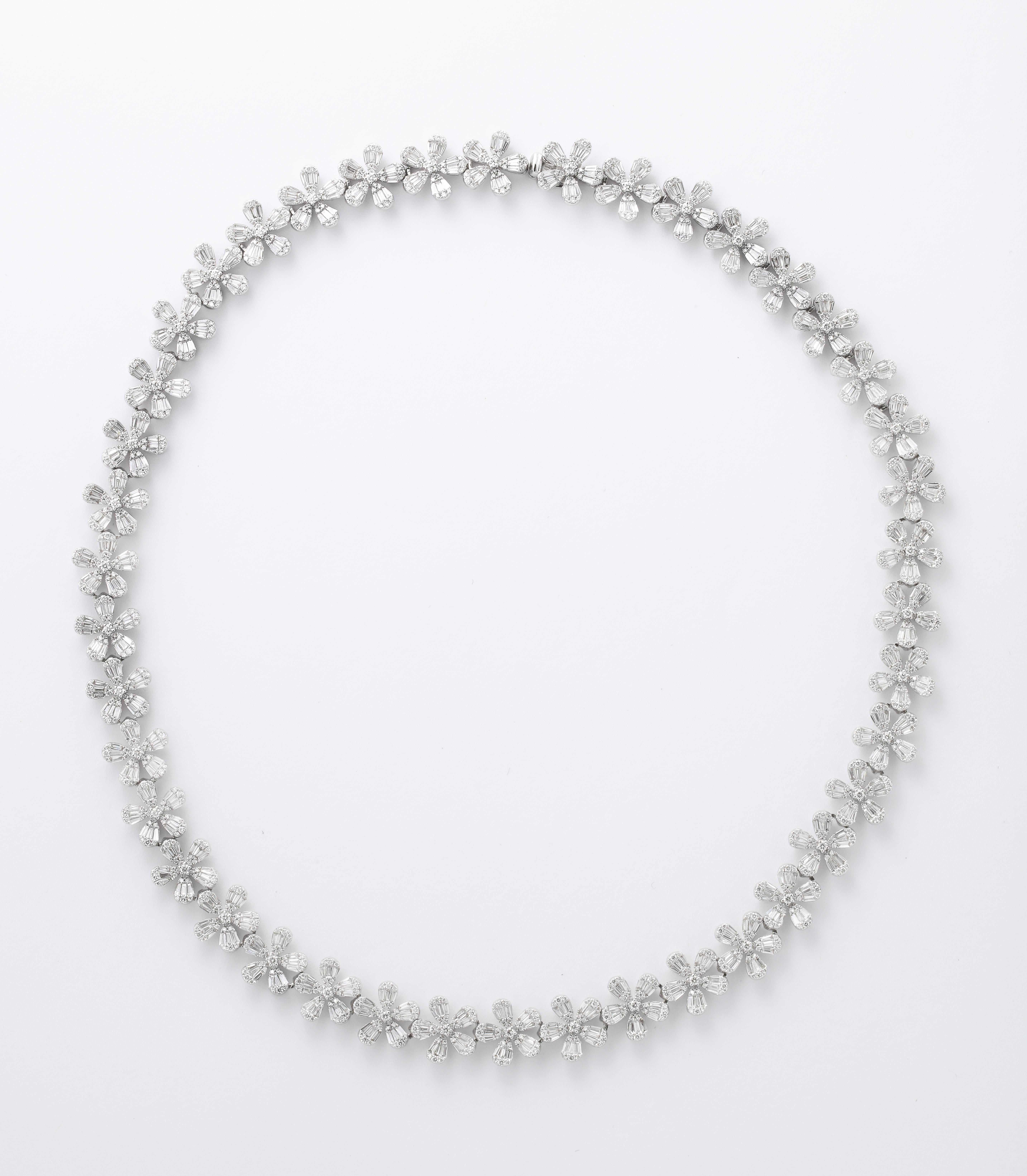 Diamantkranz Blumenhalskette im Zustand „Neu“ im Angebot in New York, NY