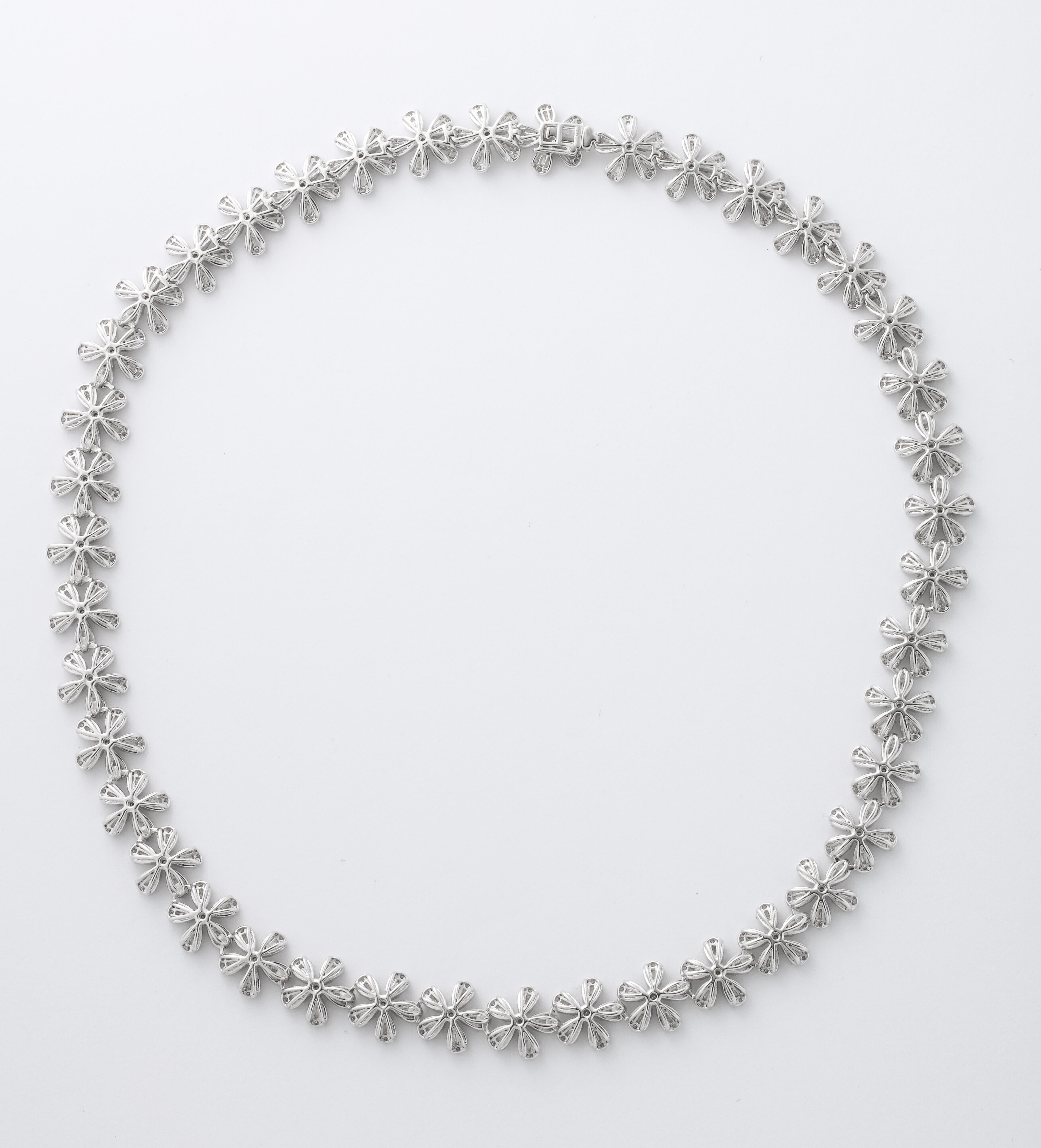 Diamond Wreath Flower Necklace In New Condition For Sale In New York, NY