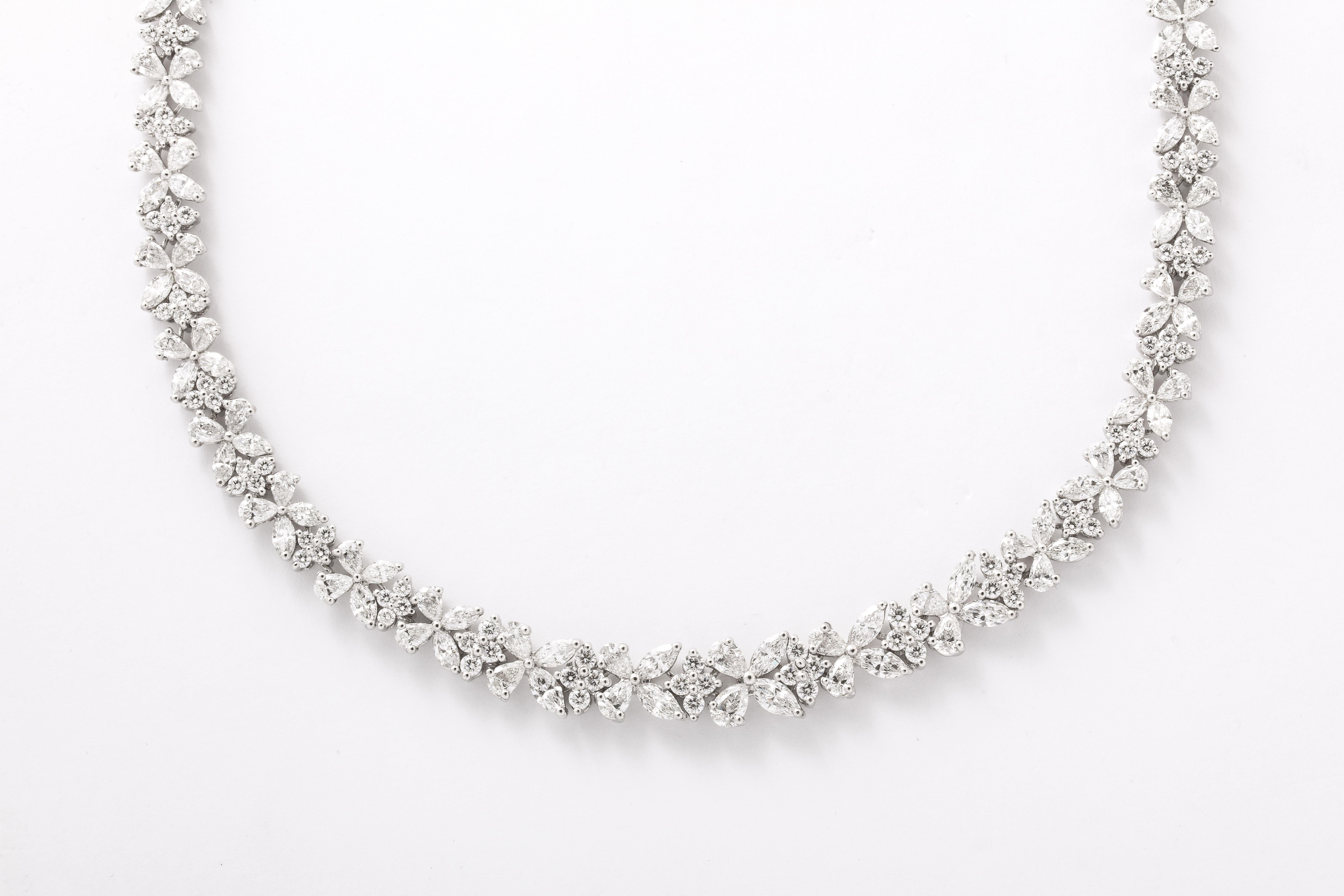 Diamond Wreath Necklace In New Condition For Sale In New York, NY