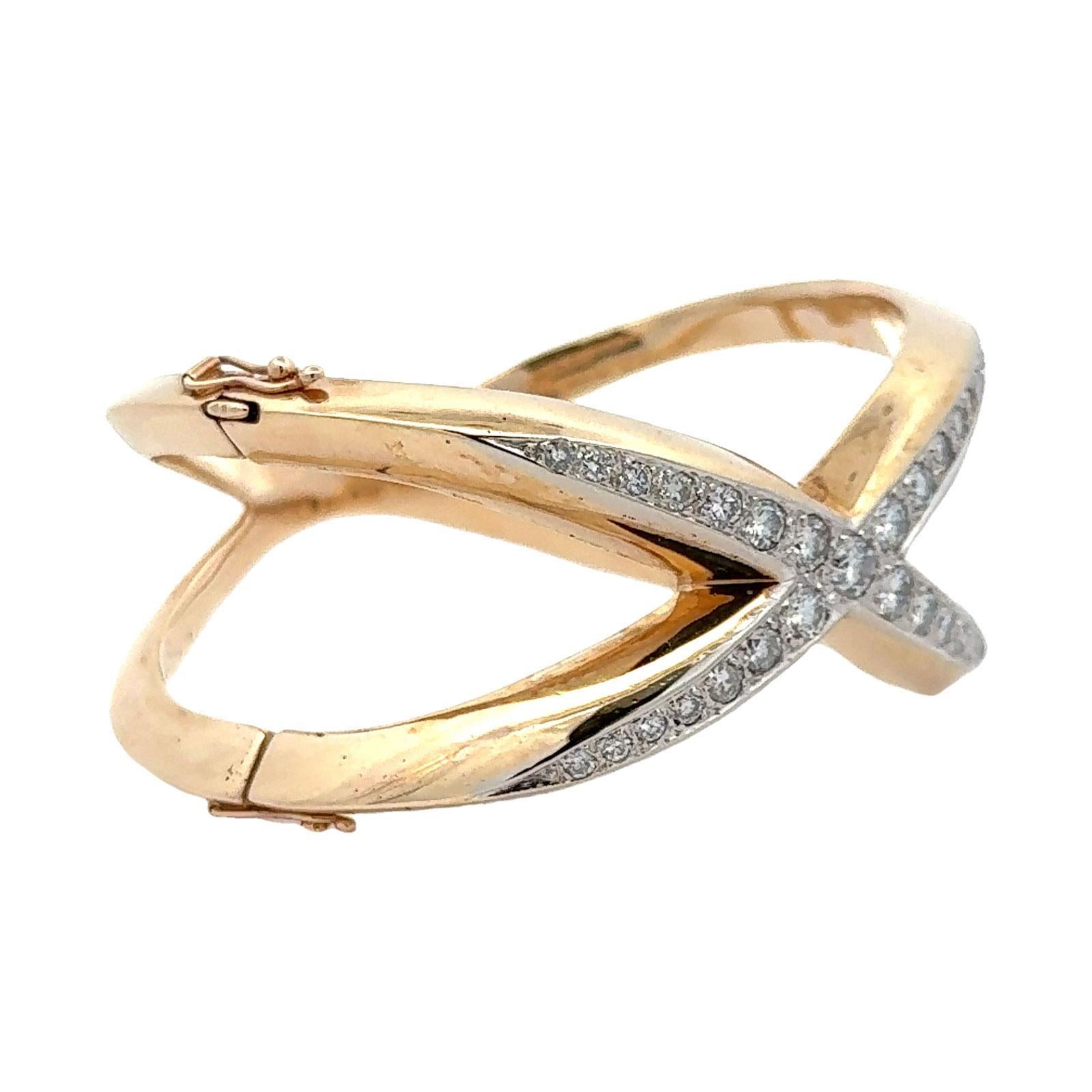 Bracelet jonc moderne en or jaune 14 carats avec diamants « X » Excellent état - En vente à Boca Raton, FL