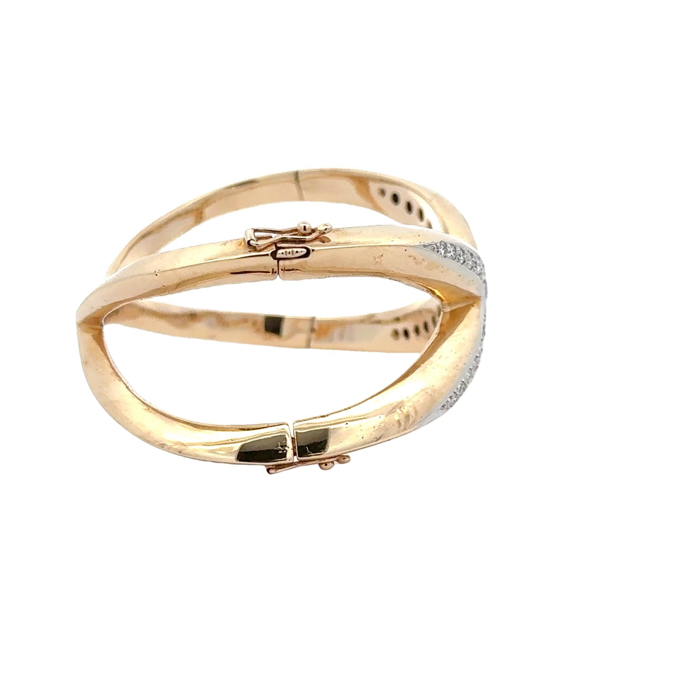 Bracelet jonc moderne en or jaune 14 carats avec diamants « X » en vente 3