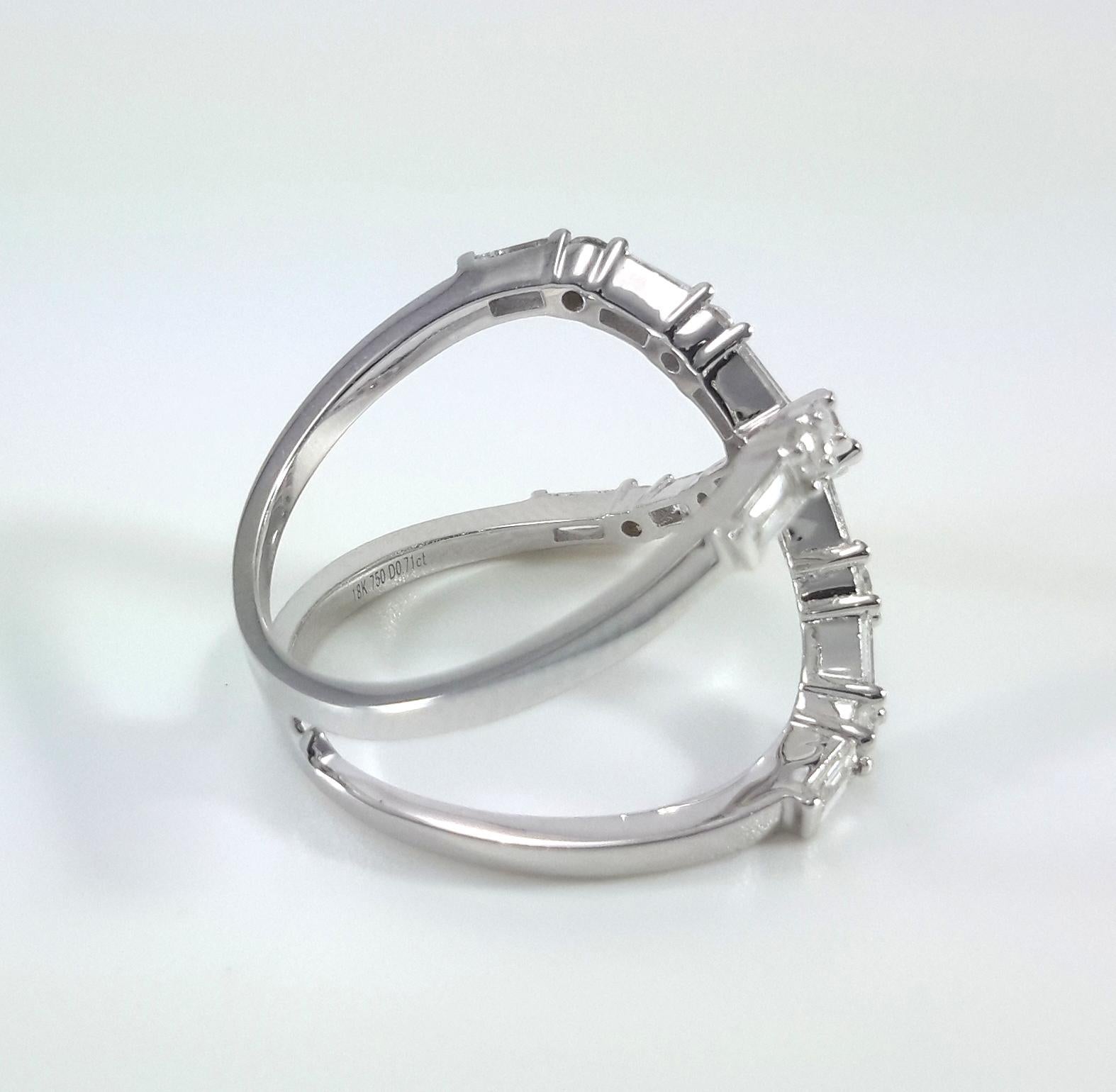 Diamant X Crossover Ring in 18k Weißgold im Zustand „Neu“ im Angebot in Los Angeles, CA