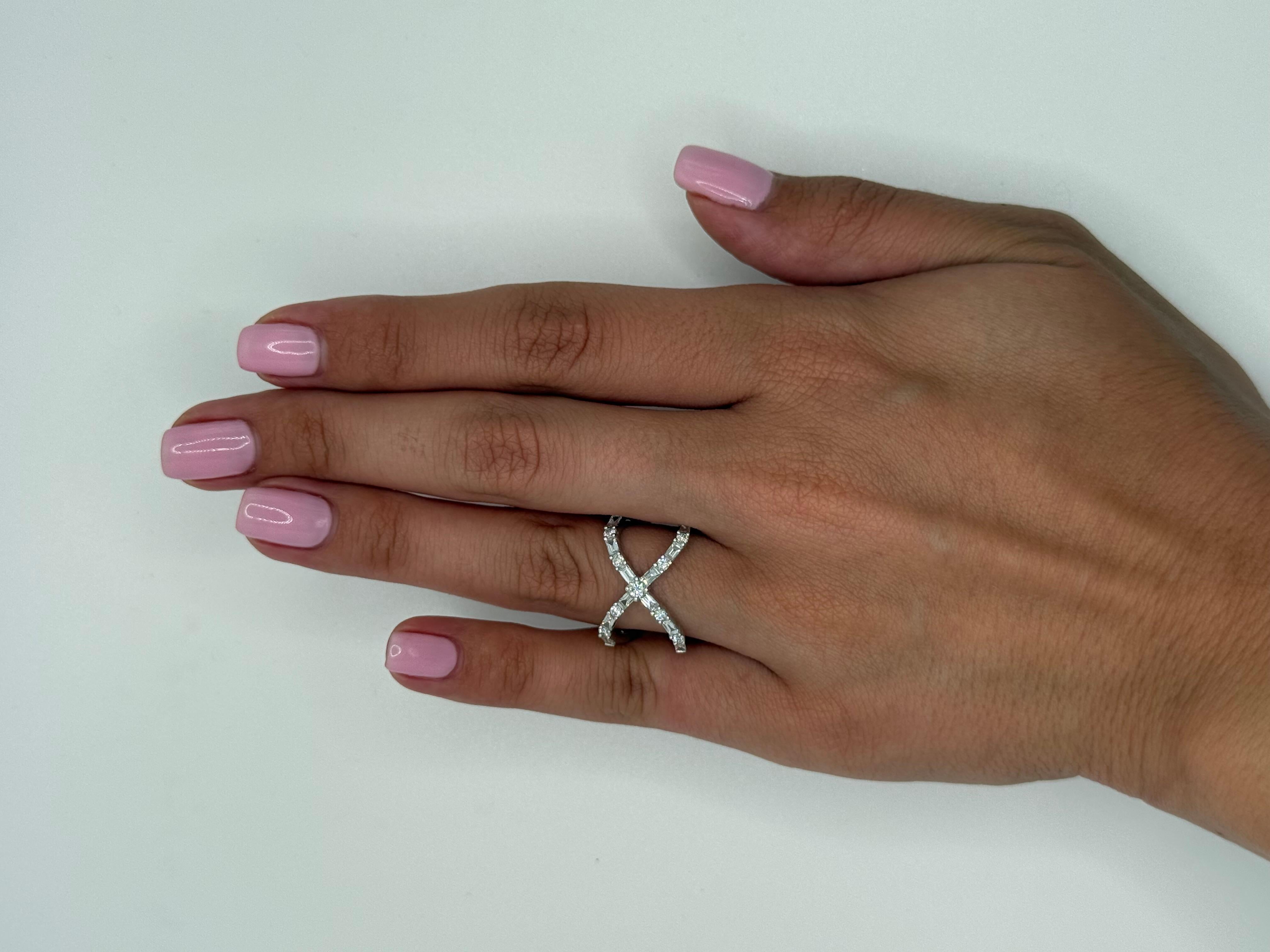 Diamant X Crossover Ring in 18k Weißgold Damen im Angebot