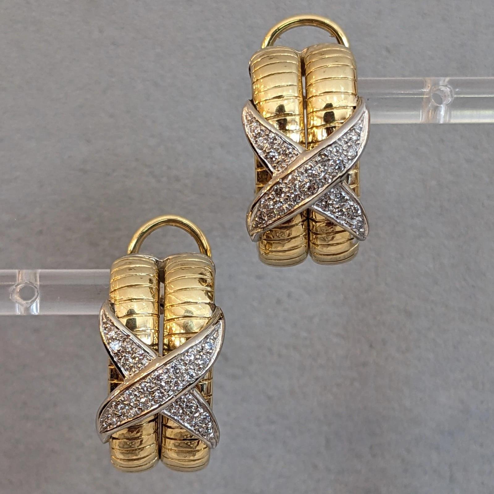 Taille ronde Créoles X en or jaune et blanc 18 carats en vente