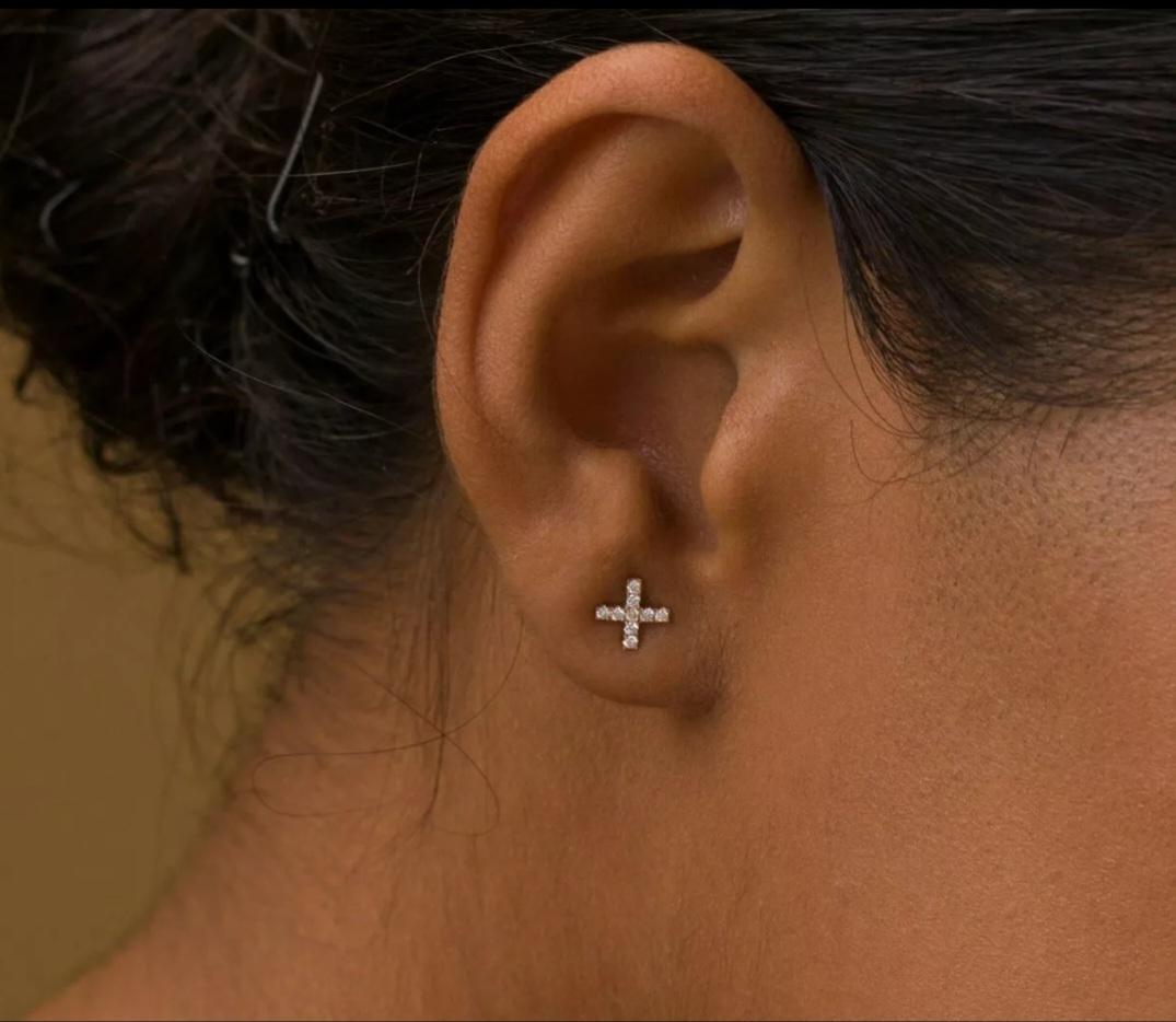 Pendientes de diamantes X de oro macizo de 14k Pendientes minimalistas de aniversario. en venta 1