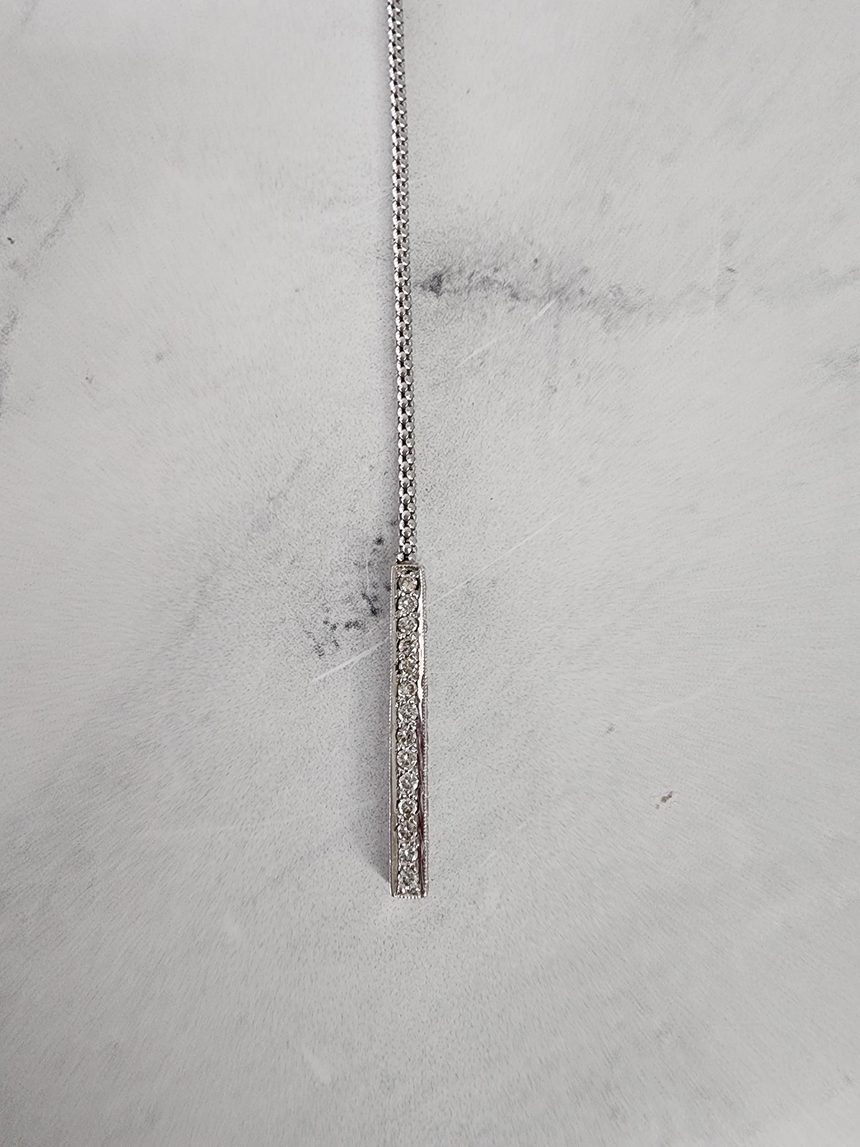 ♥ Riepilogo del prodotto ♥

Pietra principale: Diamante
Circa. Peso in carati: 1,20cttw
Colore del diamante: G
Chiarezza del diamante: SI1
Materiale: oro bianco 14k
Dimensioni della barra: 27 mm x 3 mm x 1,6 mm
Peso: 8 grammi
Catena: 16
