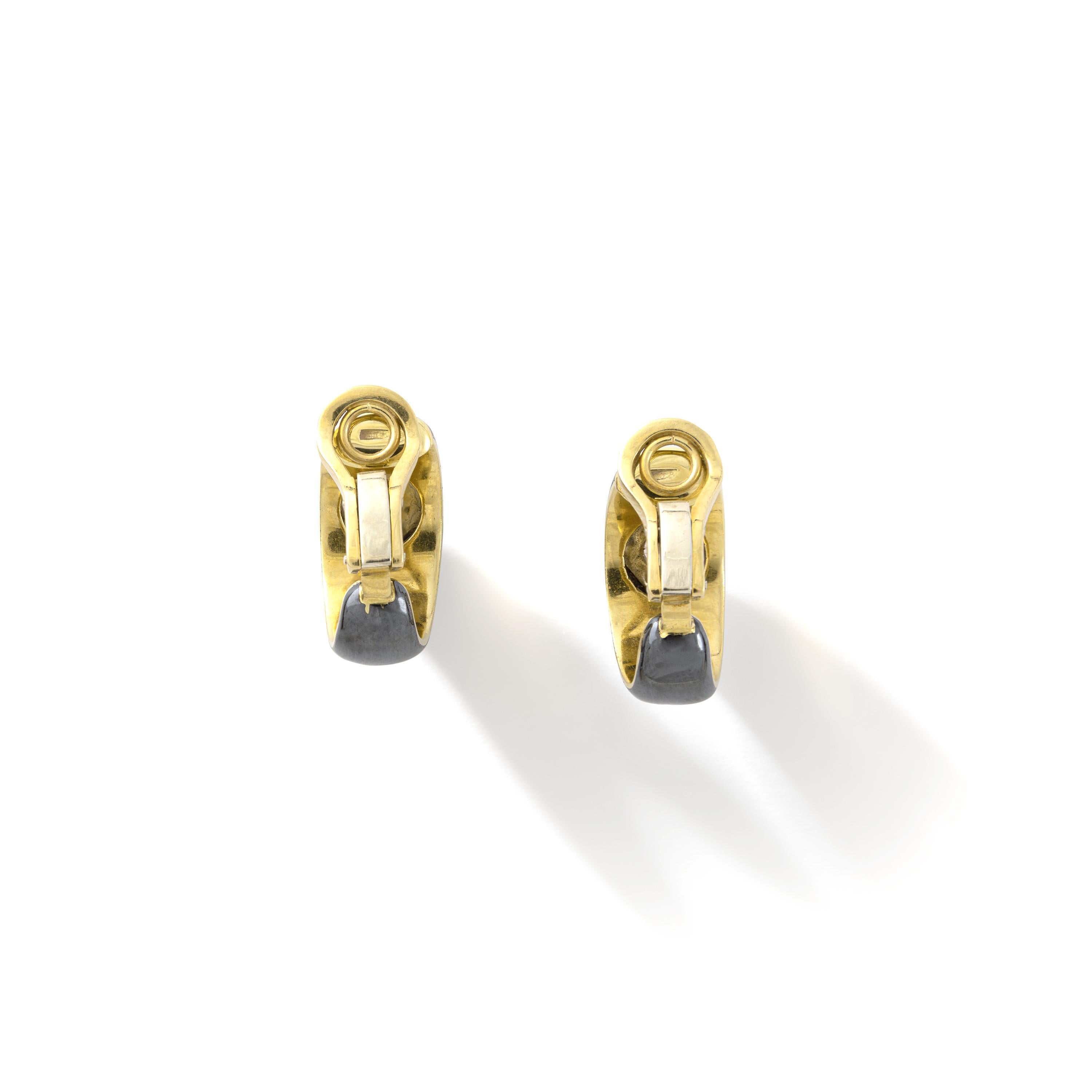 Diamond Yellow and Blacken Gold 18 Karat Earclips In Excellent Condition For Sale In Geneva, CH