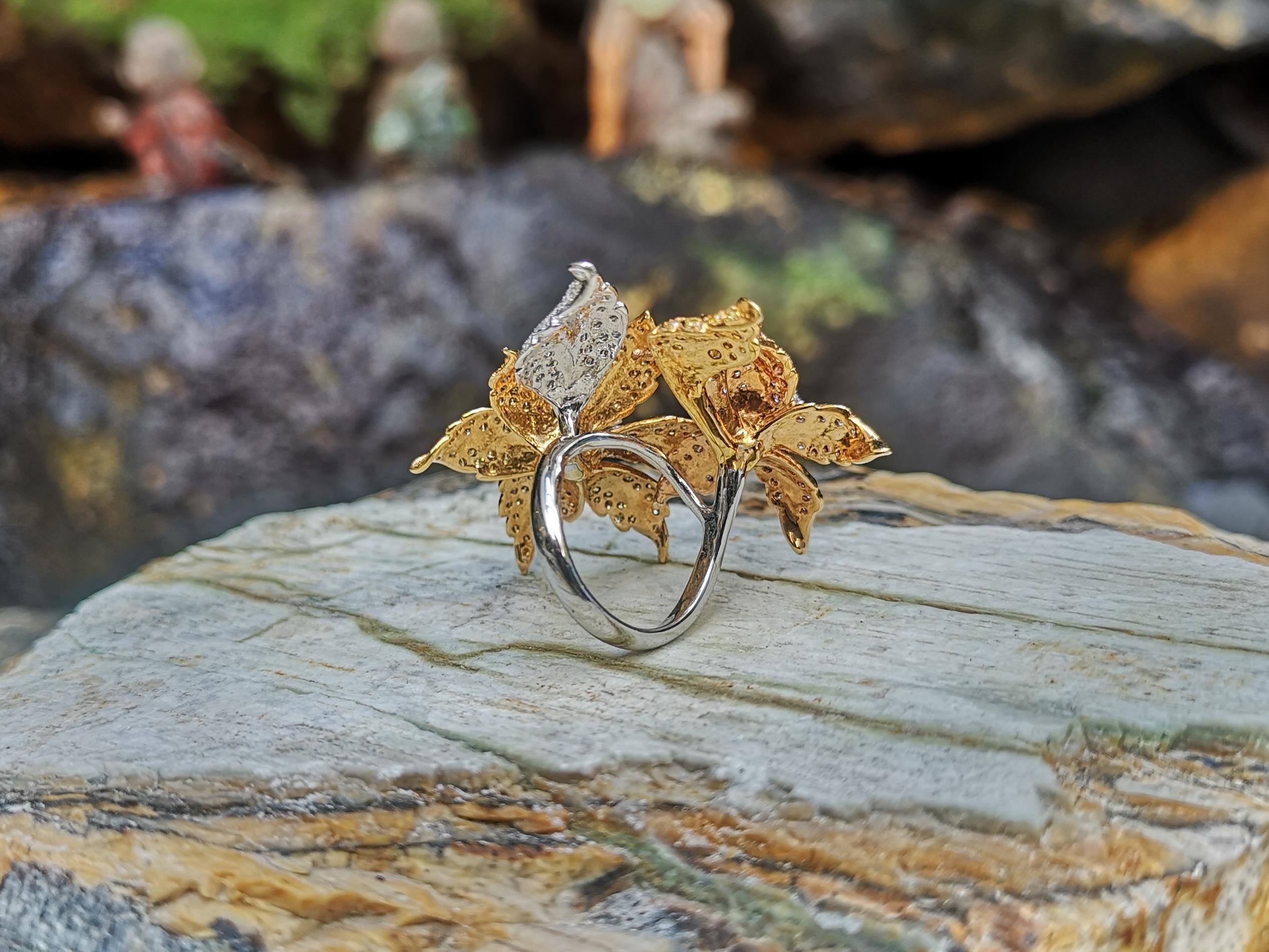 Diamond, Yellow Diamond and Pink Diamond Flower Ring Set in 18 Karat White Gold For Sale 5
