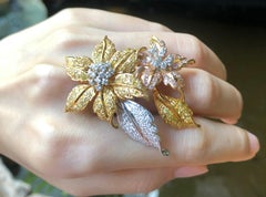 Bague fleur en or blanc 18 carats, diamants jaunes et diamants roses sertis