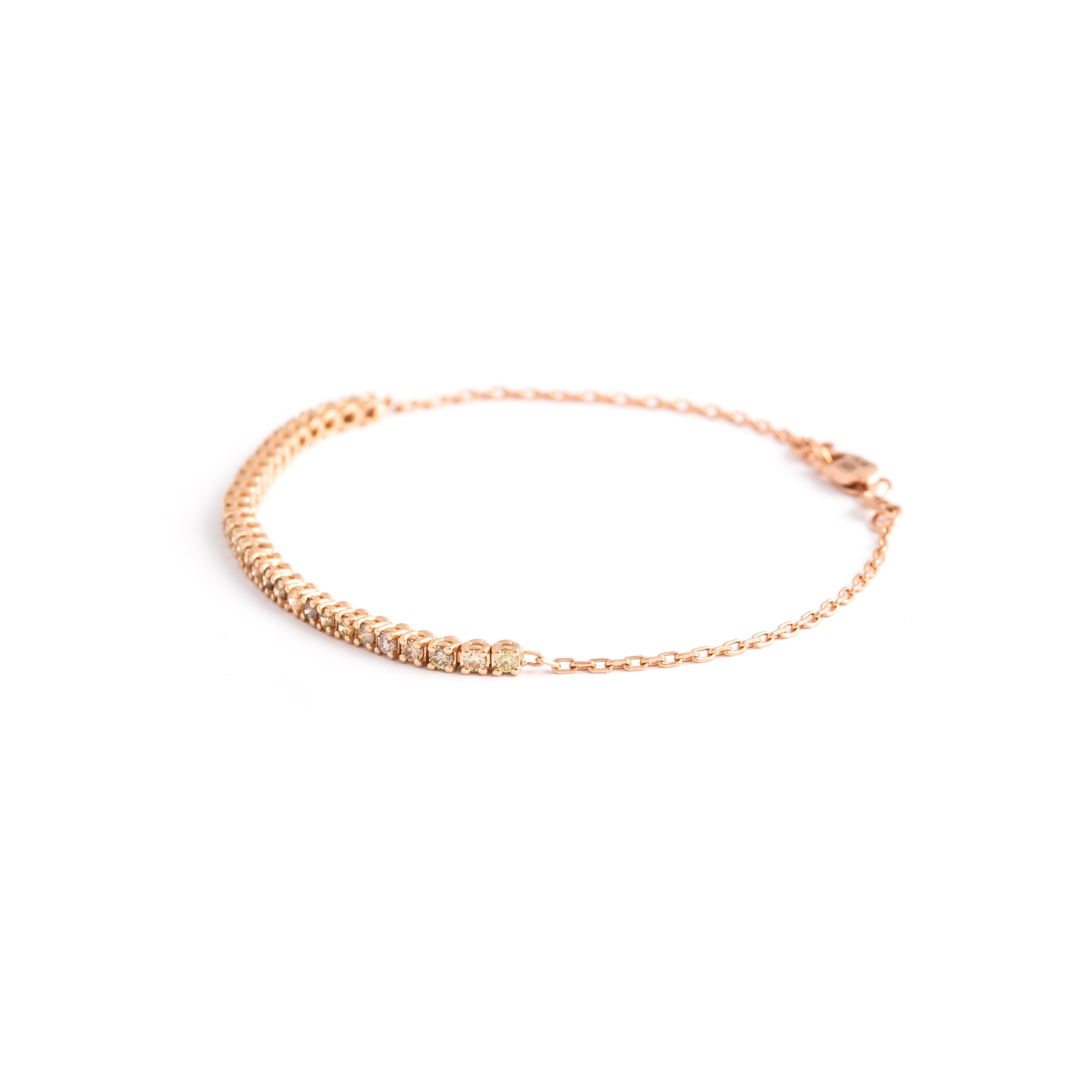 Diamond yellow gold 14K Bracelet.
According AIG certificate:
30 Round cut Natural Diamonds weighting 0.97 carat total.
Mix Colors.
VS2 to SI2.
Gross weight: 3.37 grams.