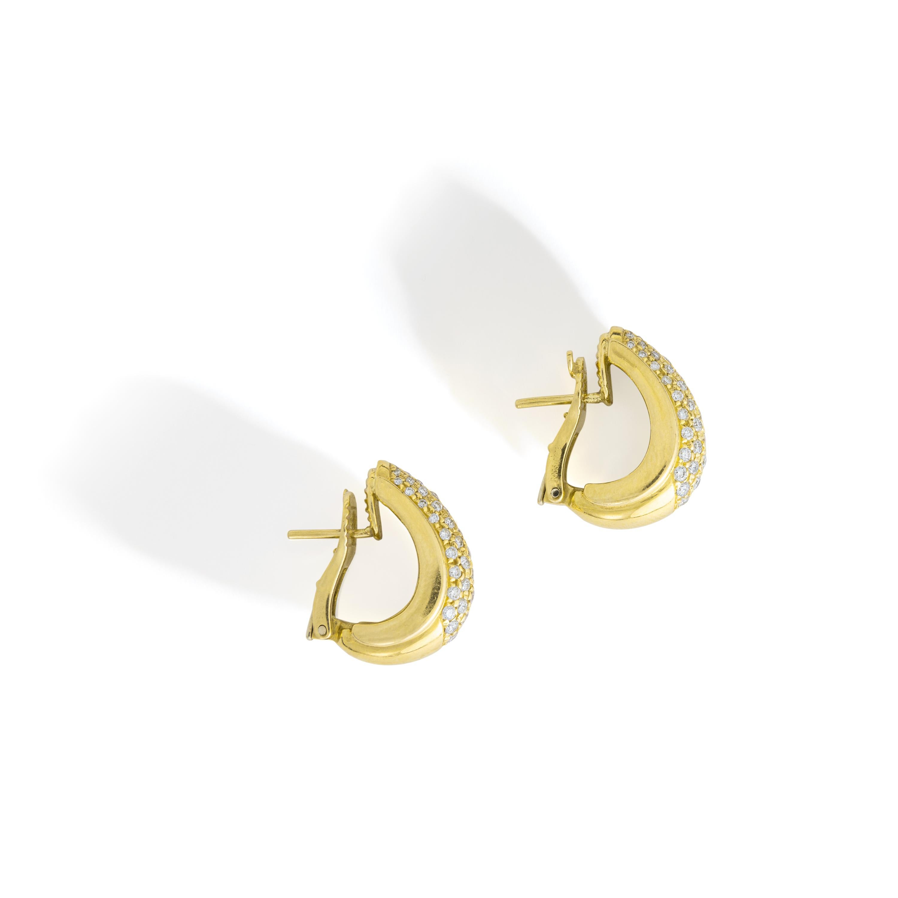 Taille ronde Boucles d'oreilles or jaune 18 carats et diamants en vente