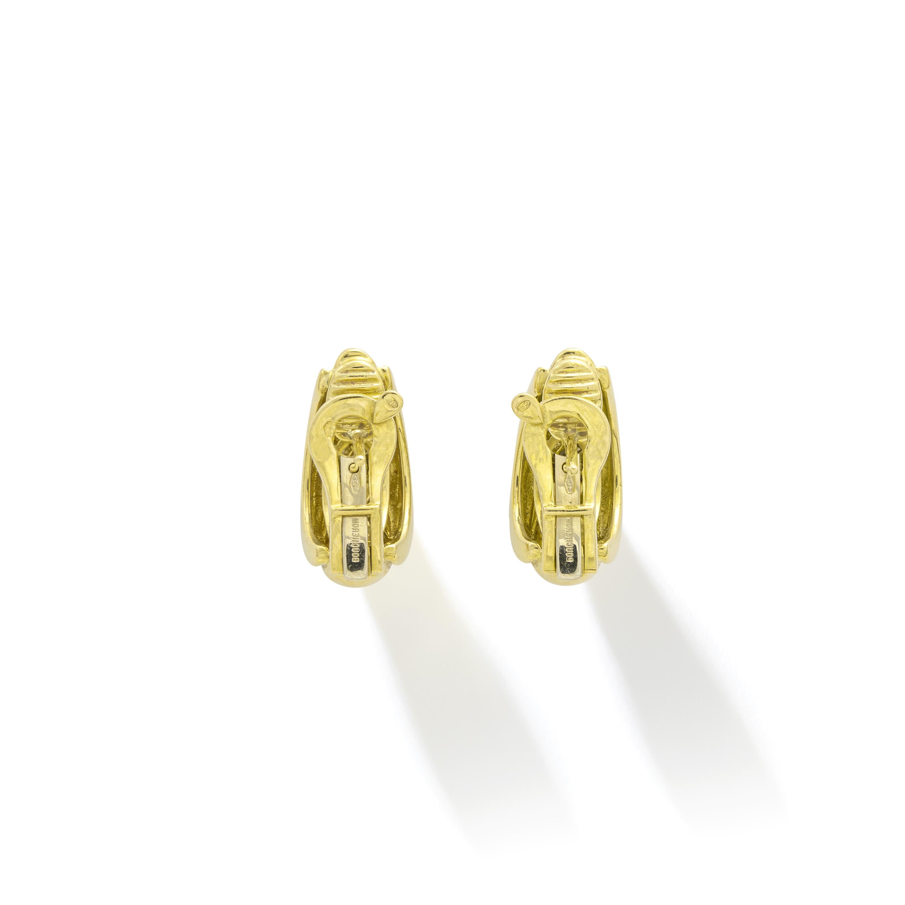 Boucles d'oreilles or jaune 18 carats et diamants Excellent état - En vente à Geneva, CH