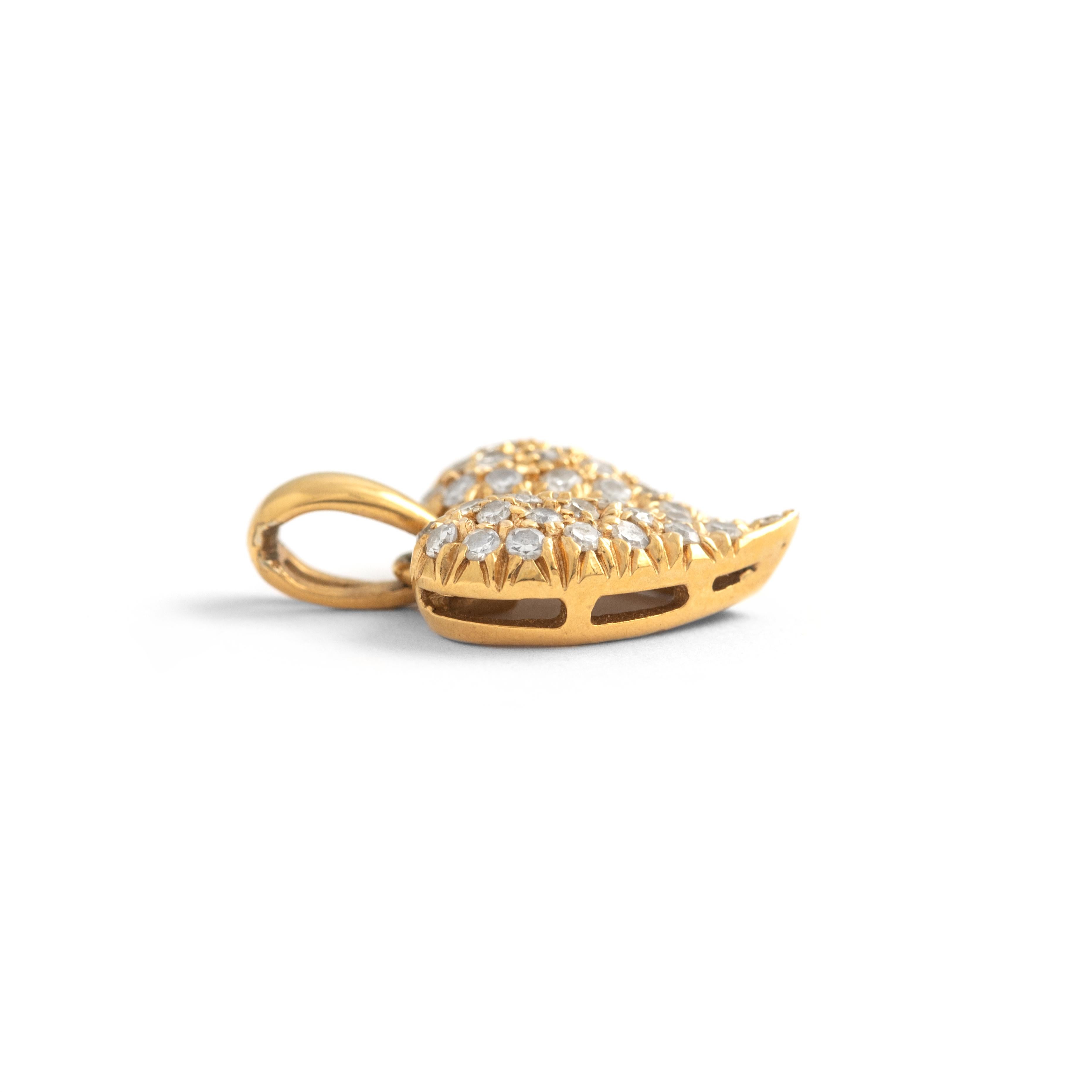 Pendentif en or jaune 18K avec diamant et design en forme de coeur Excellent état - En vente à Geneva, CH